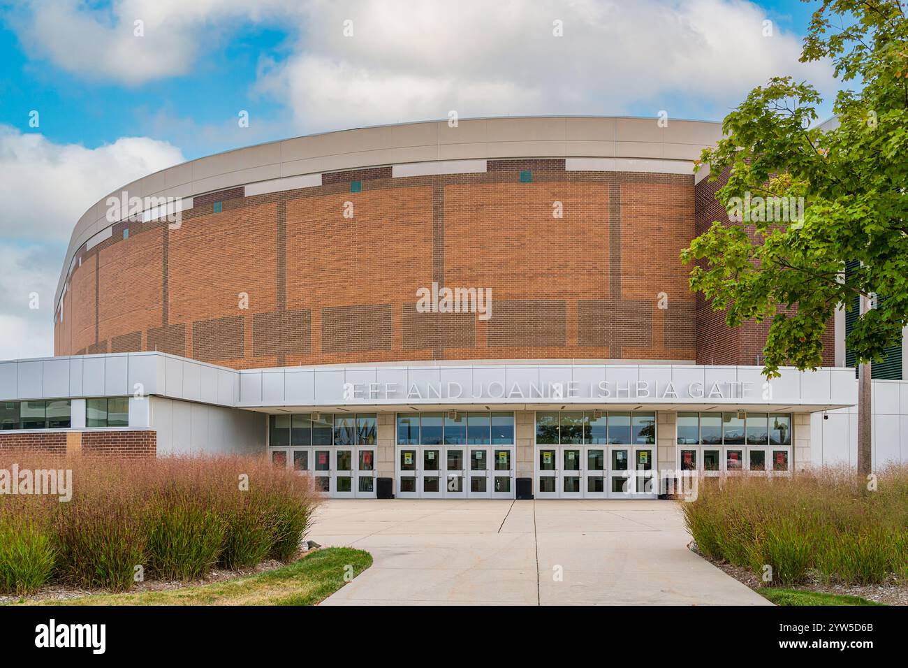 EAST LANSING, MI, USA, 20. SEPTEMBER 2024: Jeff and Joanne Ishbia Gate im Jack Breslin Student Events Center auf dem Campus der Michigan State University Stockfoto