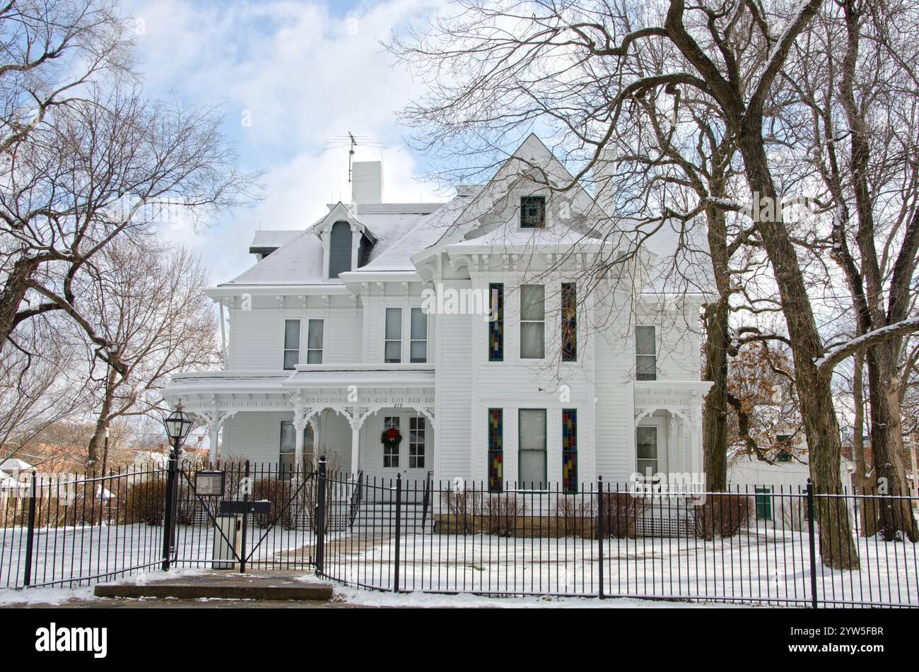 Das Harry S Truman Home liegt unter einer dünnen Schneedecke in Independence, Missouri. Stockfoto