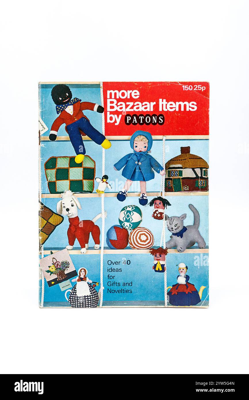Vintage-Broschürenmagazin aus den 1970er Jahren von Patons „More Basar items by Paton“ Stockfoto