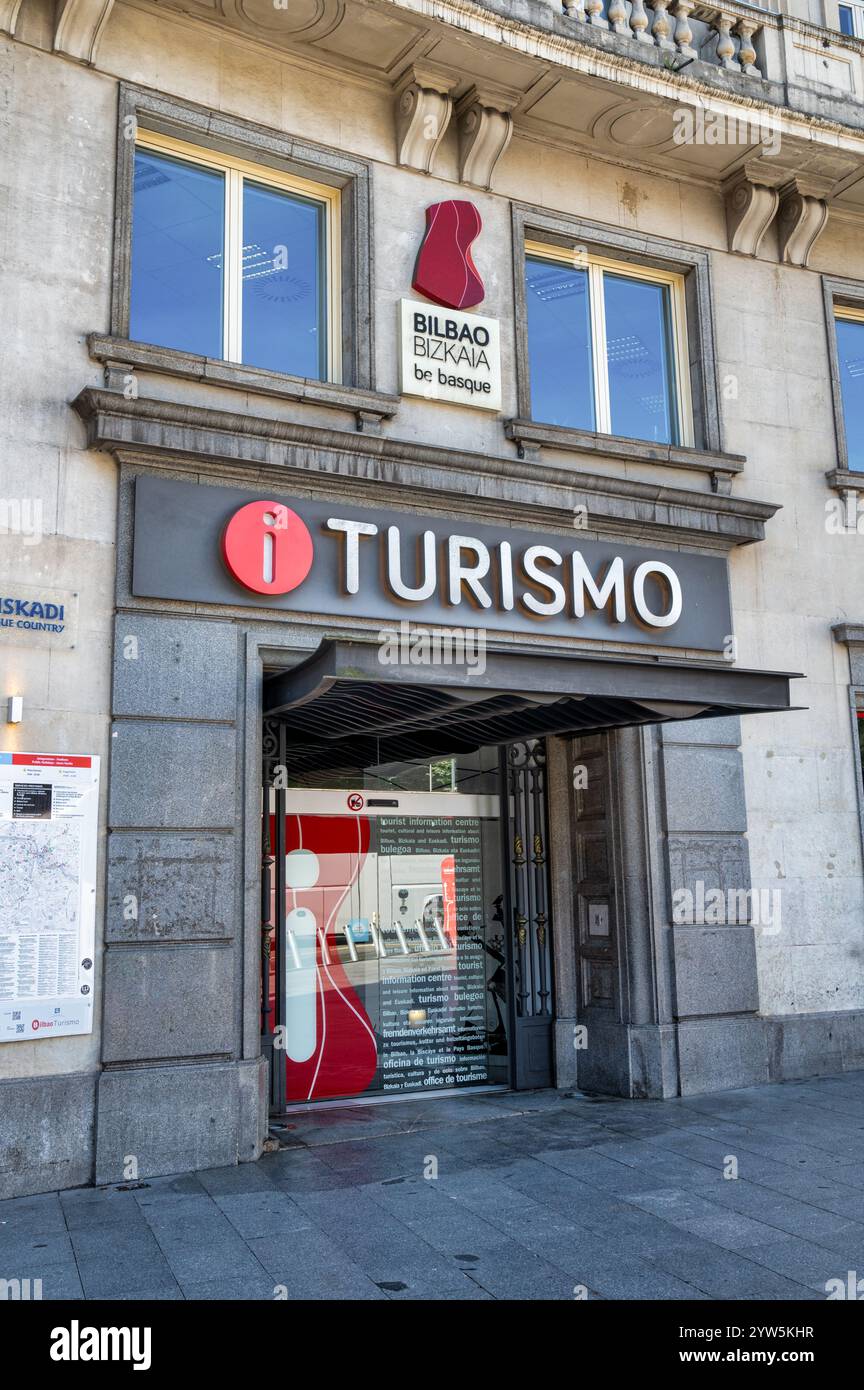 Bilbao, Spanien, 28. Mai 2024: Das Büro für Tourismus oder Turismo in Bilbao im Norden Spaniens. Stockfoto