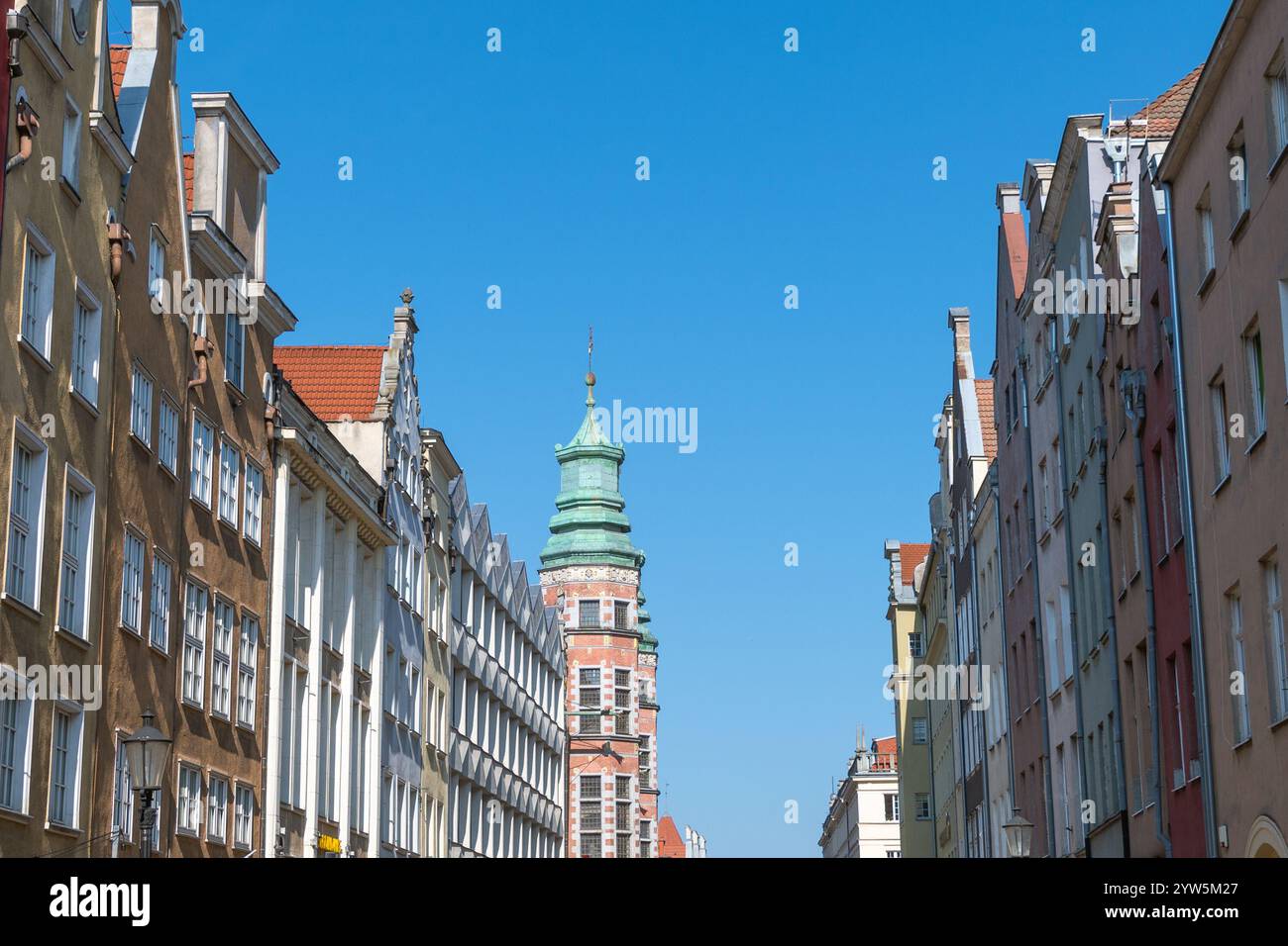 Wunderschöne Fassaden historischer Gebäude im Stadtzentrum. Altstadt, Danzig. Tkacka Street. Sehenswürdigkeiten. Stockfoto