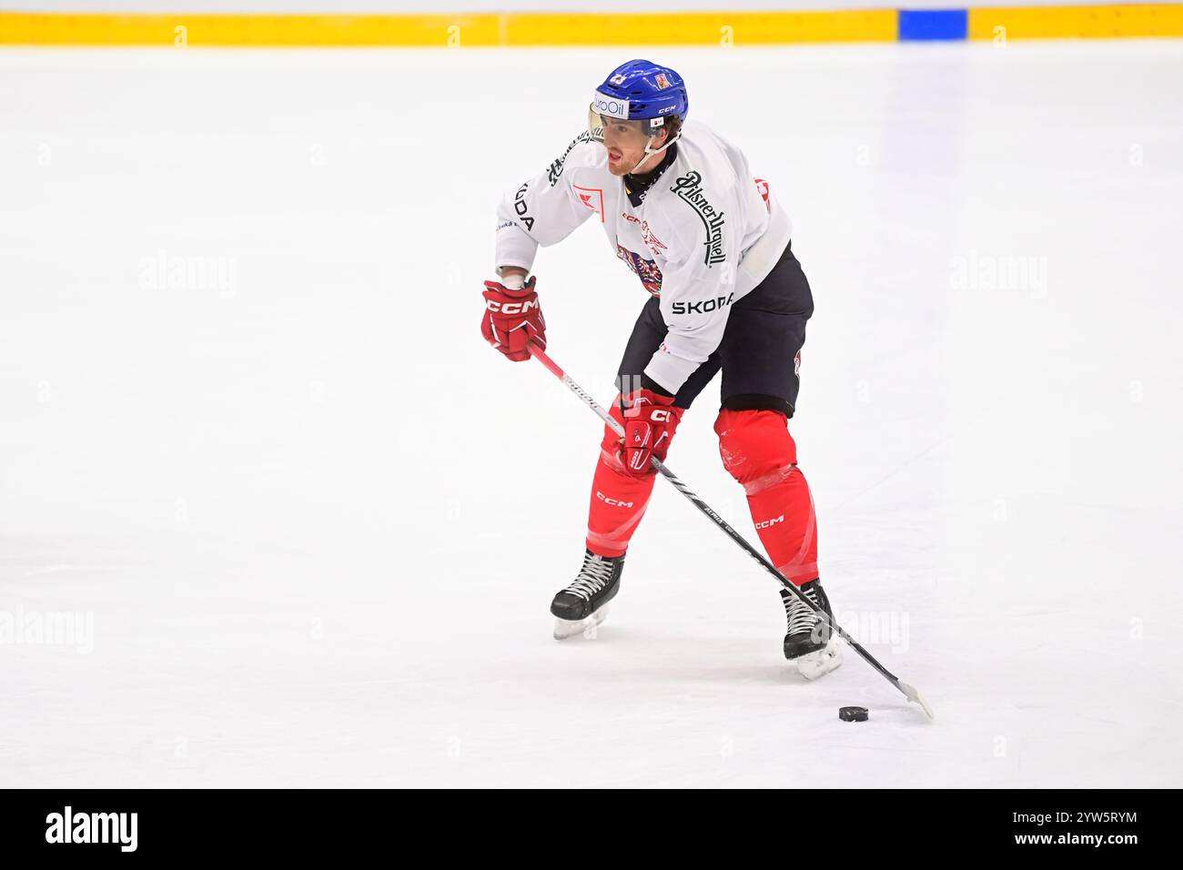 Pardubice, Tschechische Republik. Dezember 2024. Lukas Sedlak nimmt am Training der tschechischen Nationalmannschaft vor den Schweizer Hockeyspielen Teil, Teil der Euro Hockey Tour, am 9. Dezember 2024 in Pardubice, Tschechien. Quelle: Josef Vostarek/CTK Photo/Alamy Live News Stockfoto