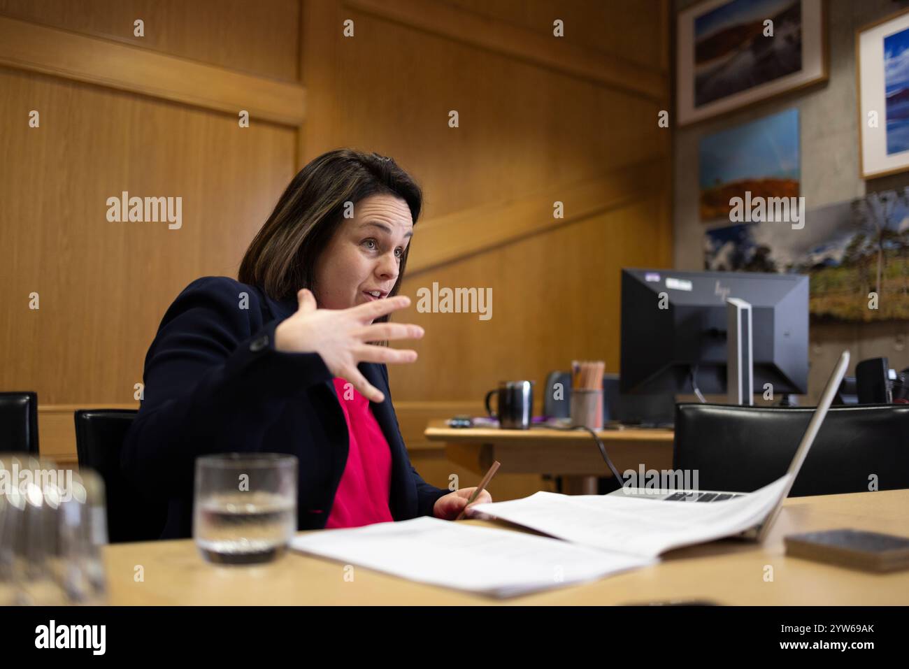 Kate Forbes, stellvertretende erste Ministerin von Schottland, MSP der Scottish National Party, am 11. September 2024 in ihrem Büro im Holyrood Parliament in Edinburgh, Schottland. Stockfoto