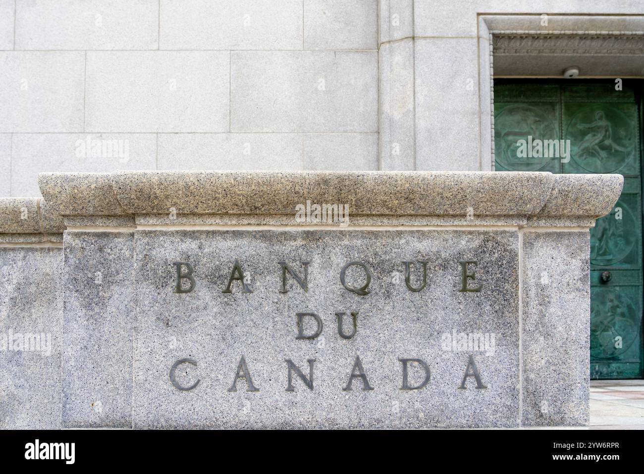 Das Schild der Bank of Canada am Gebäude des Hauptsitzes entlang der Wellington Street, Ottawa, Kanada Stockfoto