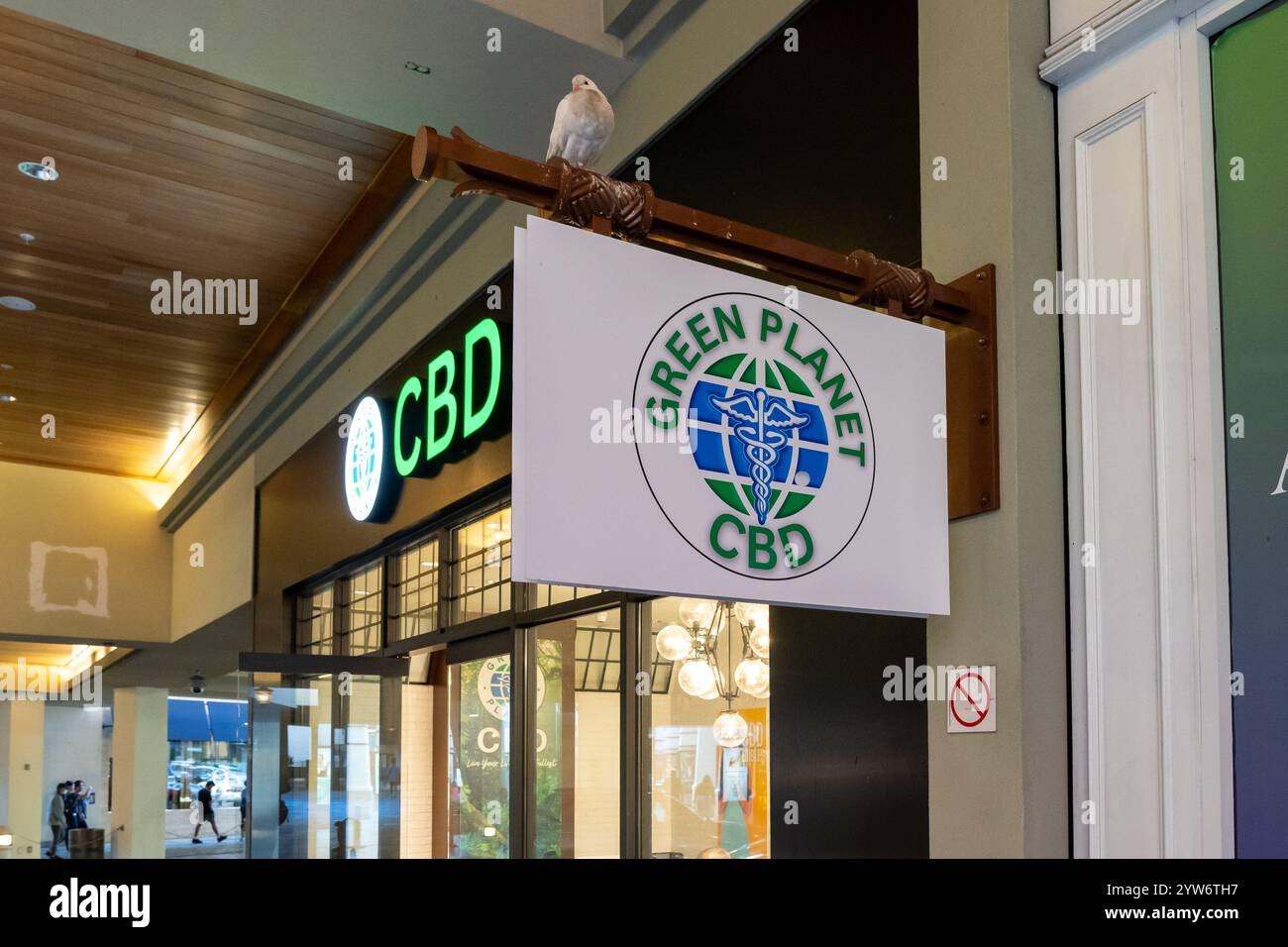 Honolulu, HI, USA - 14. Januar 2024: Green Planet CBD Store im Ala Moana Center in Waikiki, Hawaii. Stockfoto