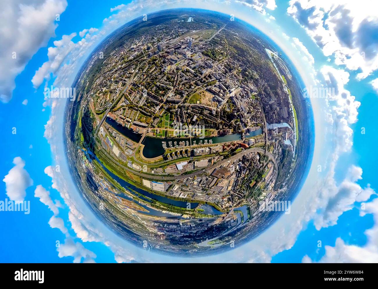 Luftaufnahme, Stadtzentrum mit Innenhafen und Yachthafen Duisburg Yachthafen, Baustelle Mercator Quartier Duisburg, Erdkugel, Fischaugenbild, 3 Stockfoto