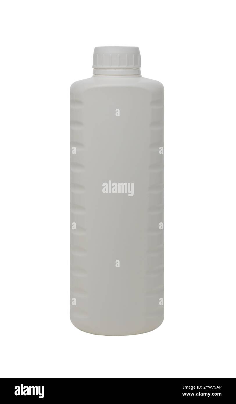 Eine einfache, leere Kunststoffflasche zeigt ihr vielseitiges Design und wartet auf kreative Ideen oder praktische Anwendungen, die inspirieren. Stockfoto