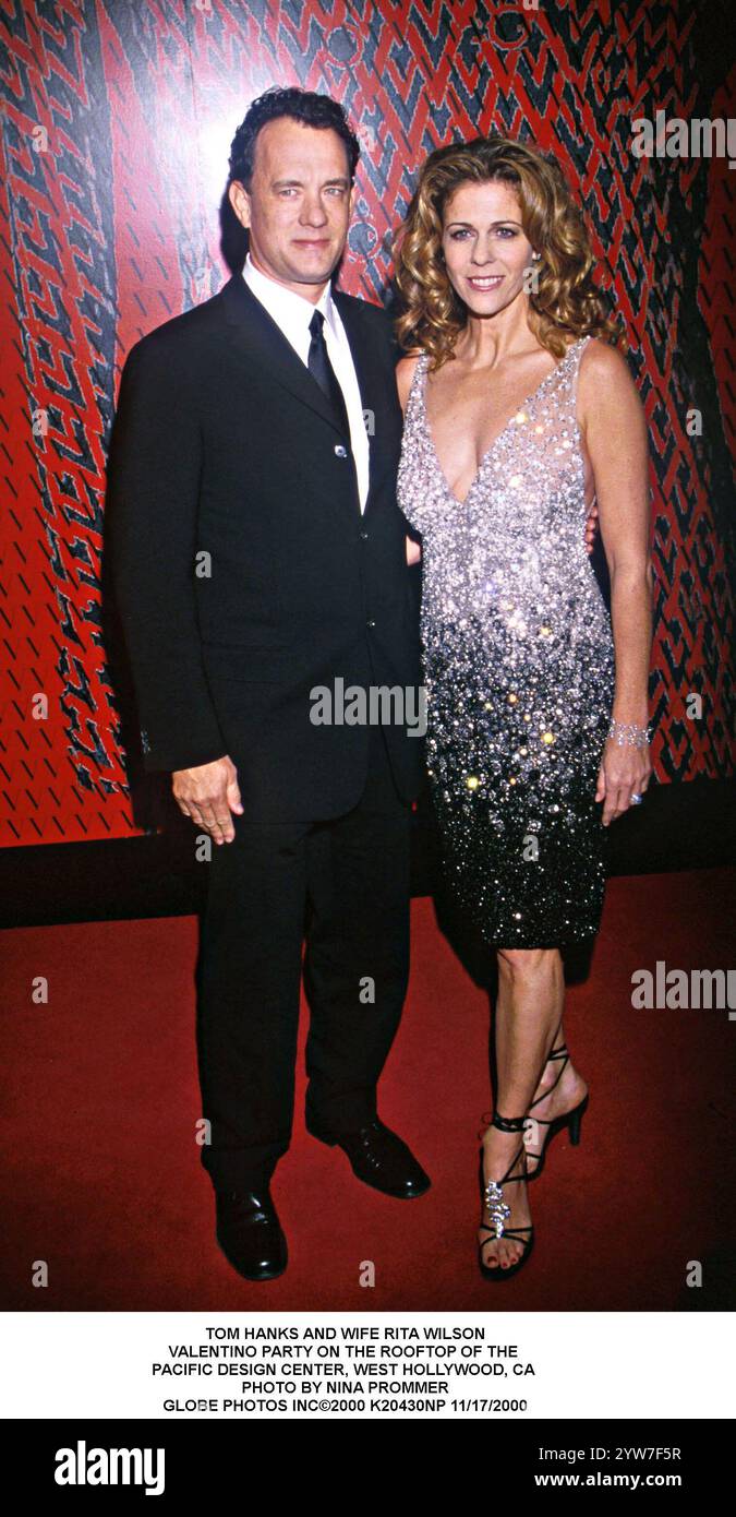 1. JANUAR 2011: TOM HANKS UND SEINE FRAU RITA WILSON. VALENTINO PARTY AUF DEM DACH DES. PACIFIC DESIGN CENTER, WEST HOLLYWOOD, CA (Credit Image: © Nina Prommer/ZUMA Press Wire) NUR REDAKTIONELLE VERWENDUNG! Nicht für kommerzielle ZWECKE! Stockfoto