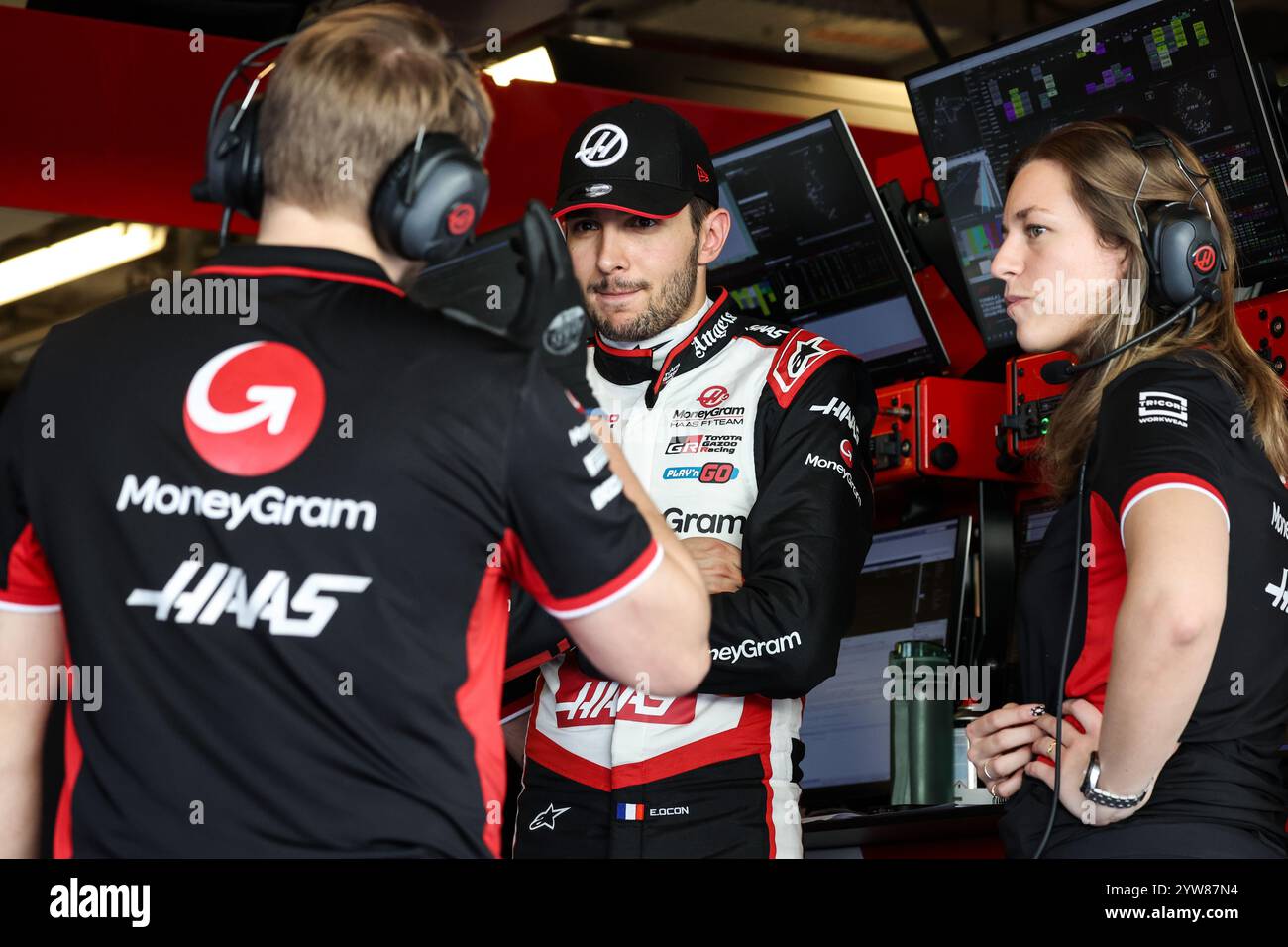 OCON Esteban (fra), Haas F1 Team VF-24 Ferrari, Porträt während des Formel 1 Abu Dhabi Nachsaisontests 2024, am 10. Dezember 2024 auf dem Yas Marina Circuit in Abu Dhabi, Vereinigte Arabische Emirate Stockfoto