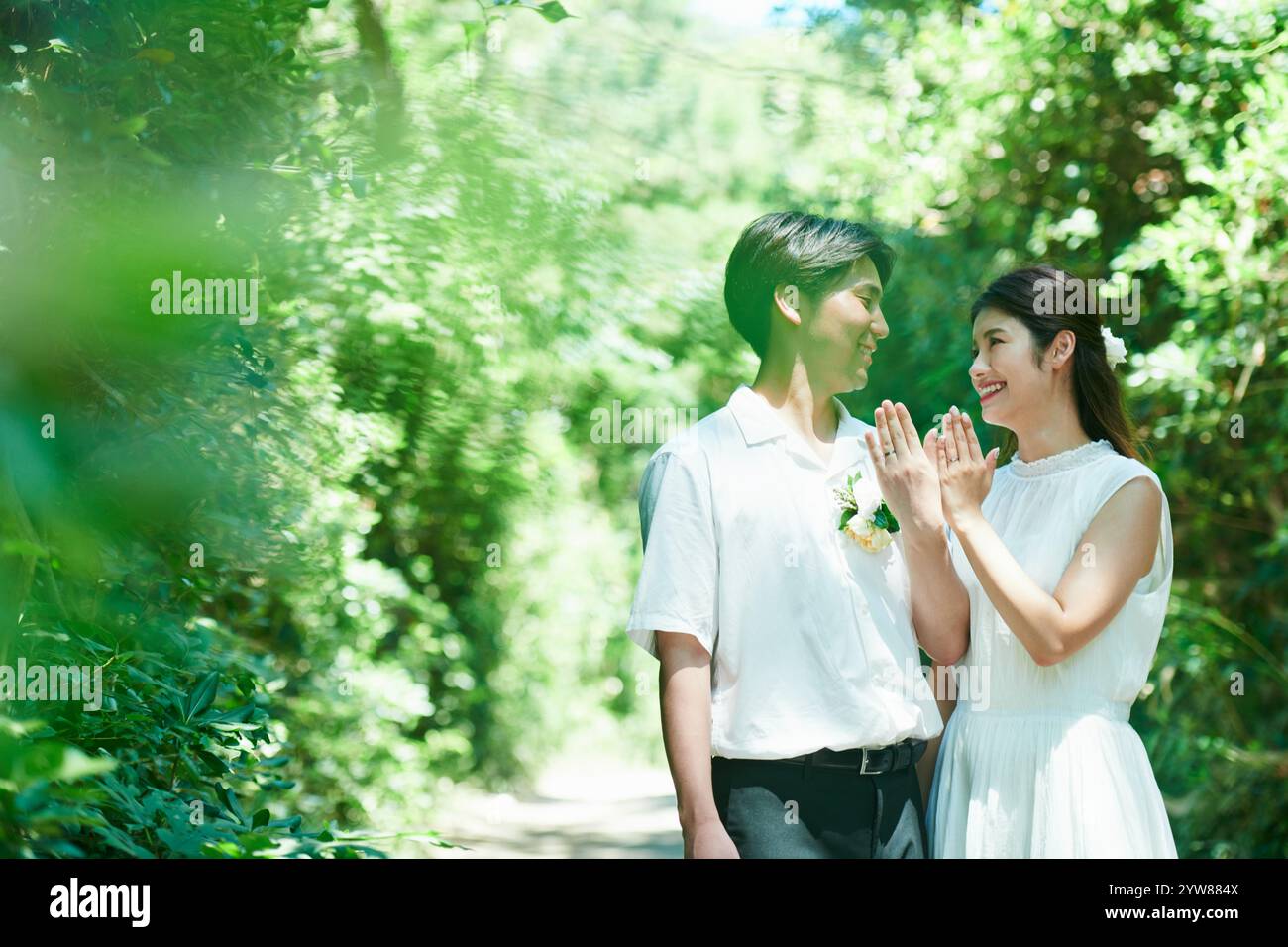 Hochzeitspaar Fingerringe Stockfoto