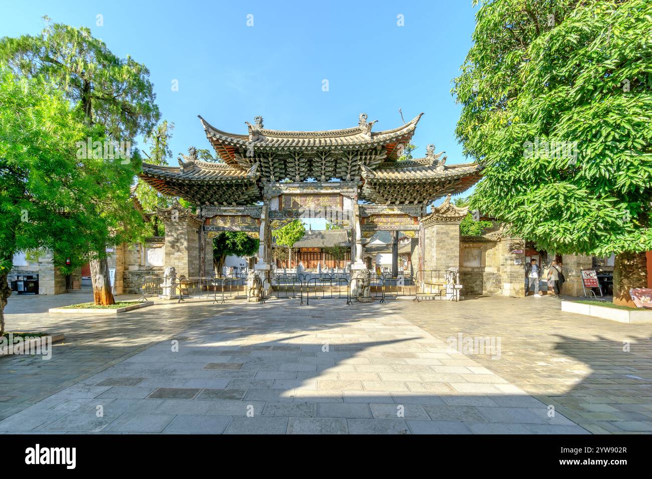 Yunnan, CHINA - 26. Oktober 2024: Der Schiffstempel wurde vor 680 Jahren erbaut und ist ein wichtiges Kulturerbe. Stockfoto