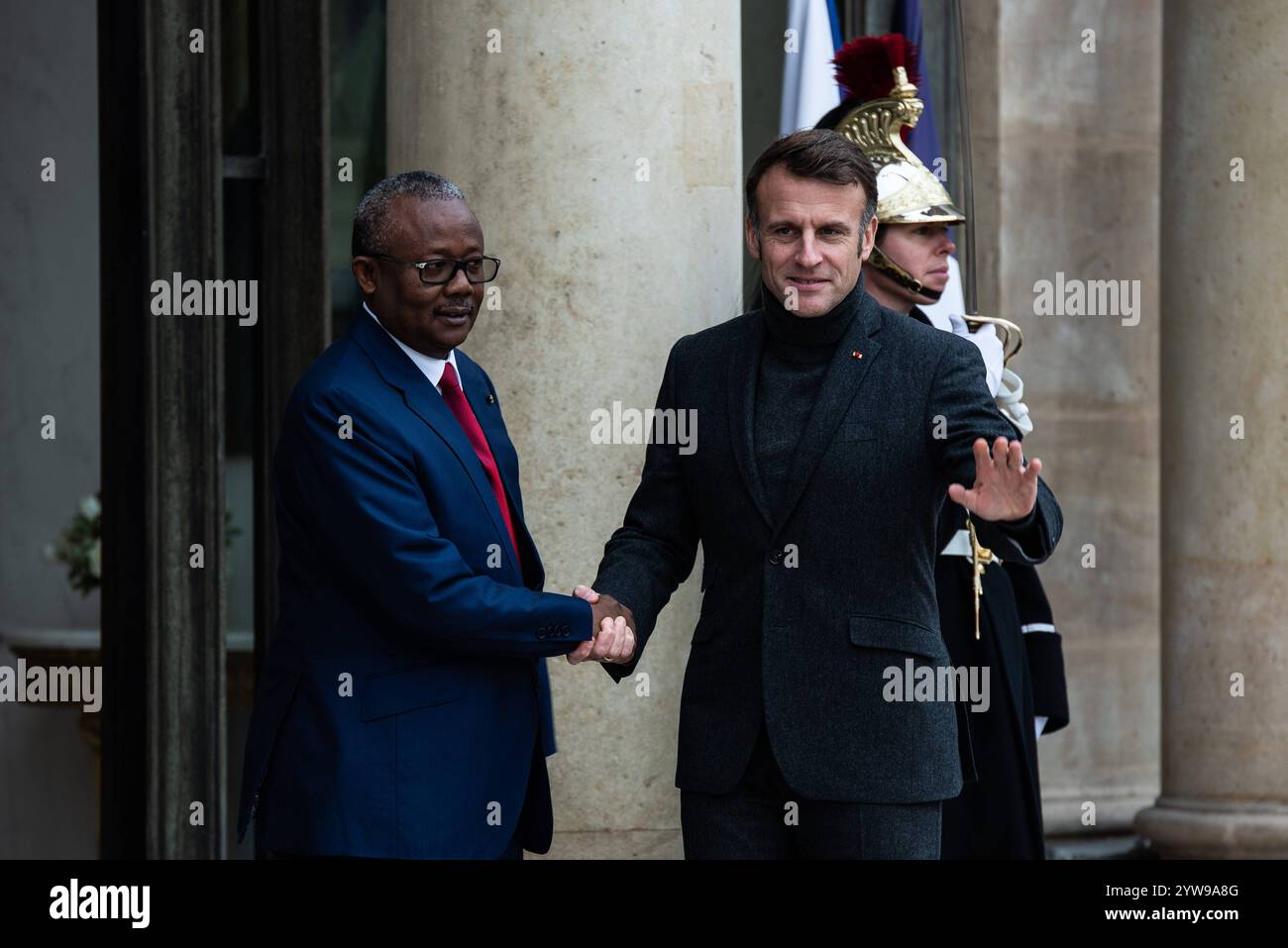 FRANKREICH-POLITIK-GIPFEL-GUINEA-BISSAU der französische Präsident Emmanuel Macron empfängt den Präsidenten von Guinea-Bissau Umaro Sissoco Embalo im Elysee-Palast. In Paris Am 9. Dezember 2024. PARIS ILE-DE-FRANCE FRANKREICH COPYRIGHT: XANDREAXSAVORANIXNERIX FRANCE-POLITICS-TOP LEVEL SUMMI ASAVORANINERI-21 Stockfoto