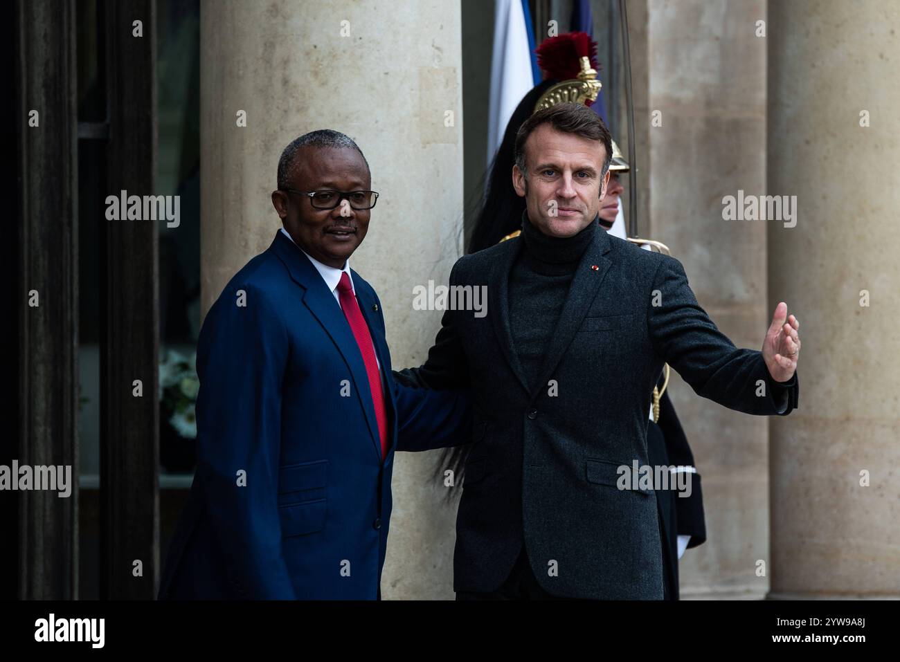 FRANKREICH-POLITIK-GIPFEL-GUINEA-BISSAU der französische Präsident Emmanuel Macron empfängt den Präsidenten von Guinea-Bissau Umaro Sissoco Embalo im Elysee-Palast. In Paris Am 9. Dezember 2024. PARIS ILE-DE-FRANCE FRANKREICH COPYRIGHT: XANDREAXSAVORANIXNERIX FRANCE-POLITICS-TOP LEVEL SUMMI ASAVORANINERI-16 Stockfoto