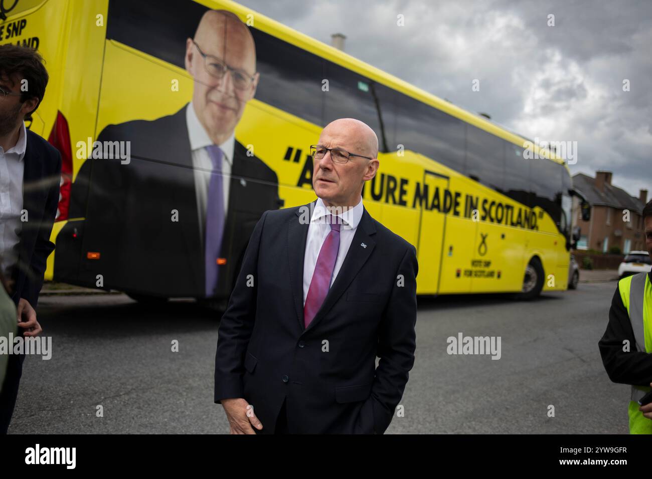 John Swinney, erster Minister Schottlands und Führer der Scottish National Party, fuhr am 2. Juli 2024 mit seinem Bus von Inverness nach Nairn in Inverness, Schottland. Stockfoto