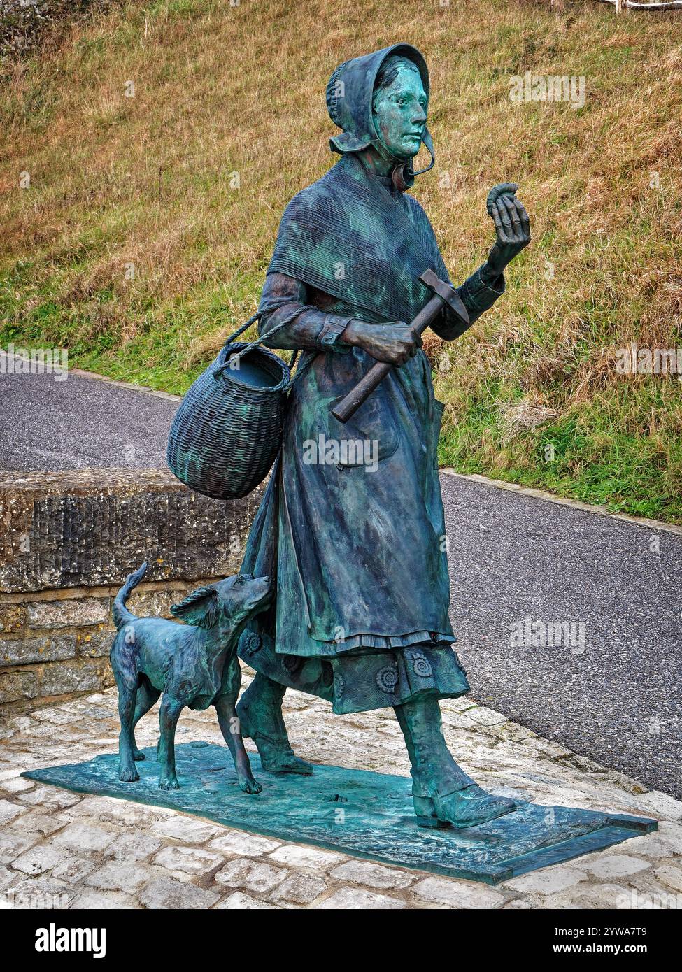 Großbritannien, Dorset, Lyme Regis, Mary Anning Statue. Stockfoto