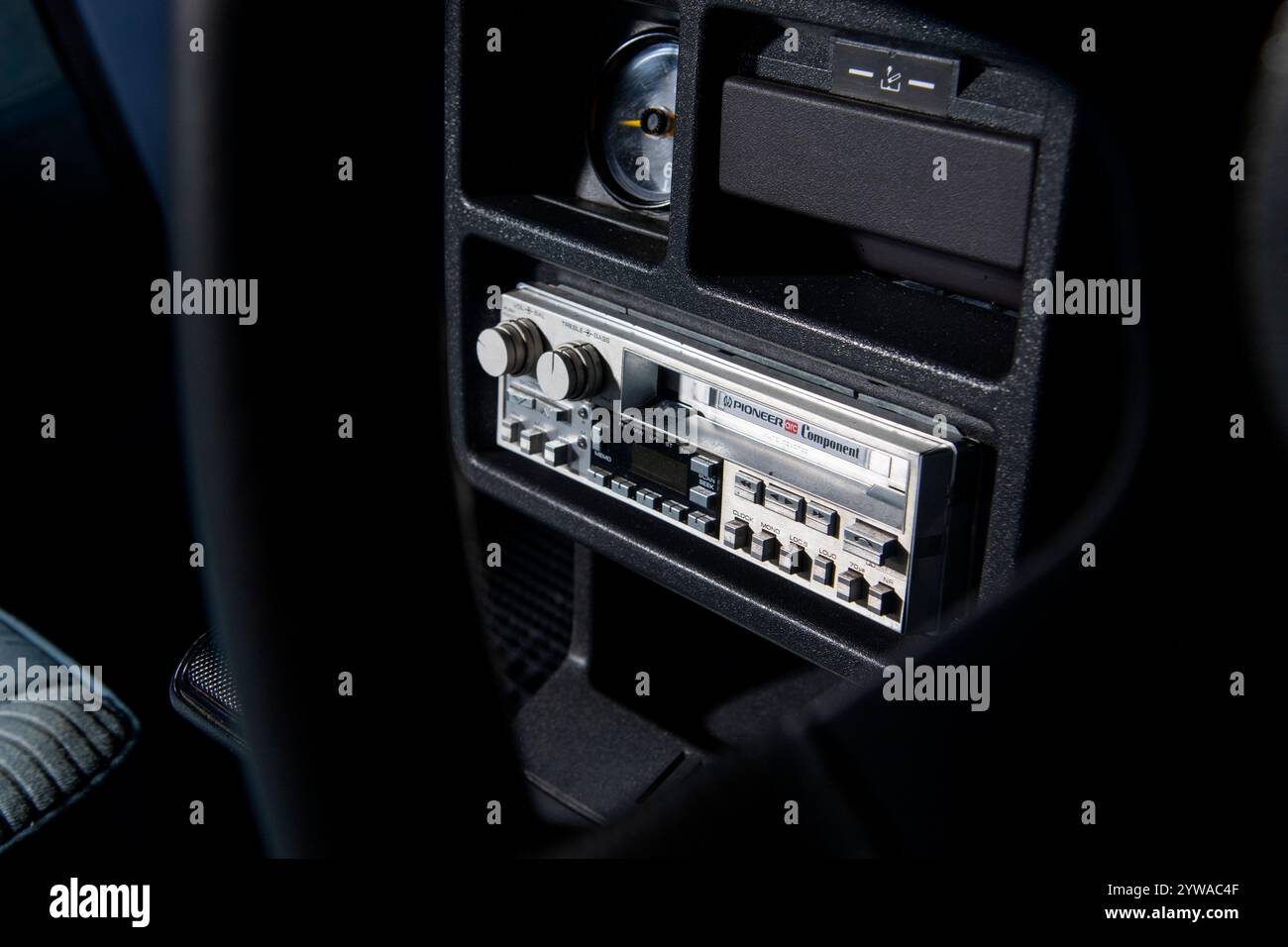 Crayford Cortina Cabriolet – klassisches britisches Verdeck aus den 1980er Jahren, das aus einer Limousine von Crayford, dem Cabriolethersteller, umgebaut wurde Stockfoto