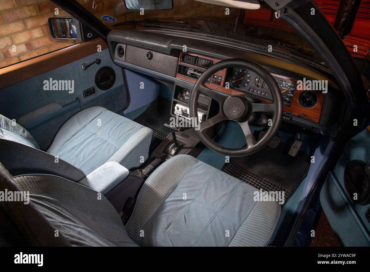 Crayford Cortina Cabriolet – klassisches britisches Verdeck aus den 1980er Jahren, das aus einer Limousine von Crayford, dem Cabriolethersteller, umgebaut wurde Stockfoto