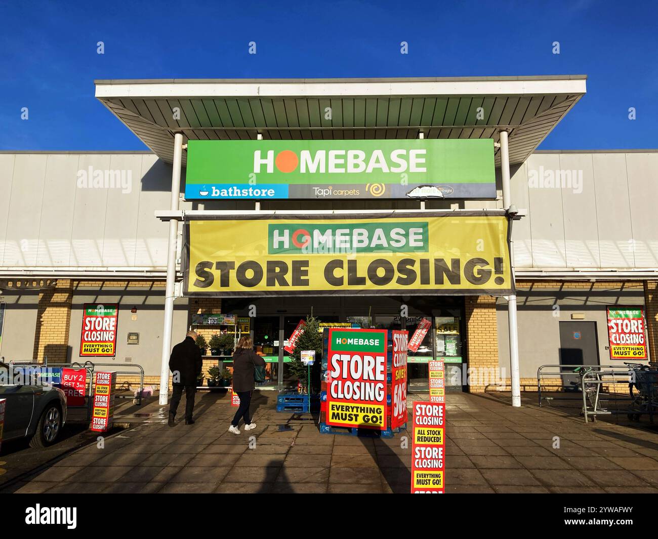 Der Homebase-Laden im Craigleith Retail Park schließt mit dem Verkauf von „alles muss gehen“ in Edinburgh, Schottland Stockfoto