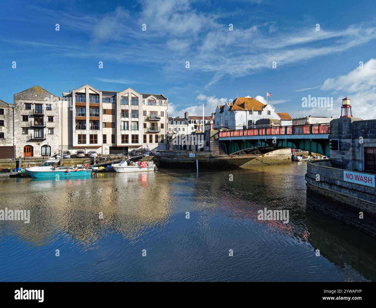 UK, Dorset, Weymouth, Harbour, Town Bridge vom North Quay. Stockfoto
