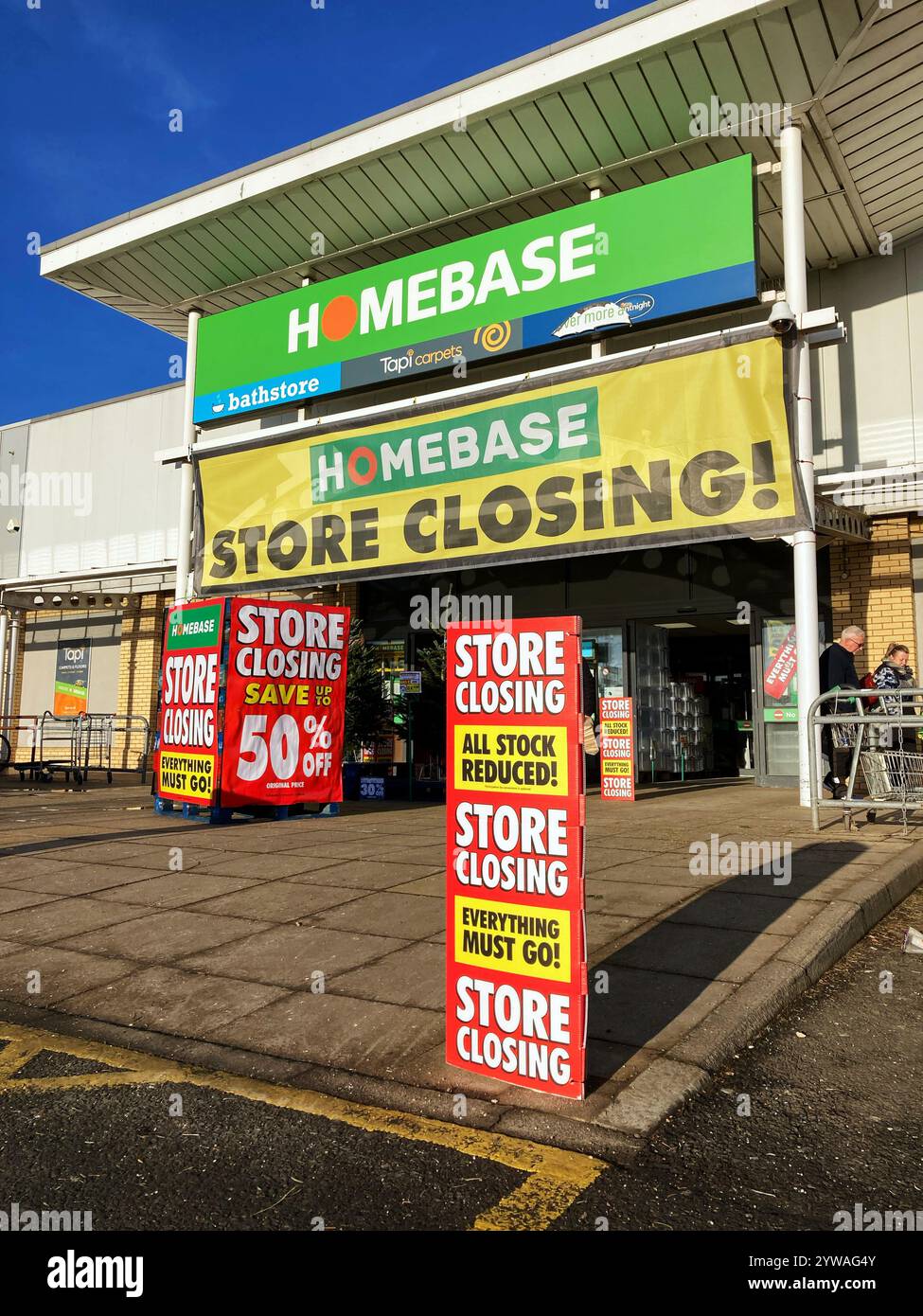 Der Homebase-Laden im Craigleith Retail Park schließt mit dem Verkauf von „alles muss gehen“ in Edinburgh, Schottland Stockfoto