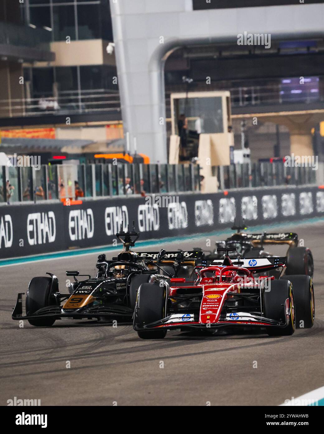 16 LECLERC Charles (mco), Scuderia Ferrari SF-24, 09 07 APX GP modifiziertes F2-Auto von Mercedes Applied Science und Carlin für das fiktive Apex-Team im F1-Film von Apple Studios / Bruckheimer Films während des Formel 1-Nachsaison-Tests 2024 am 10. Dezember 2024 auf dem Yas Marina Circuit in Abu Dhabi, Vereinigte Arabische Emirate Stockfoto