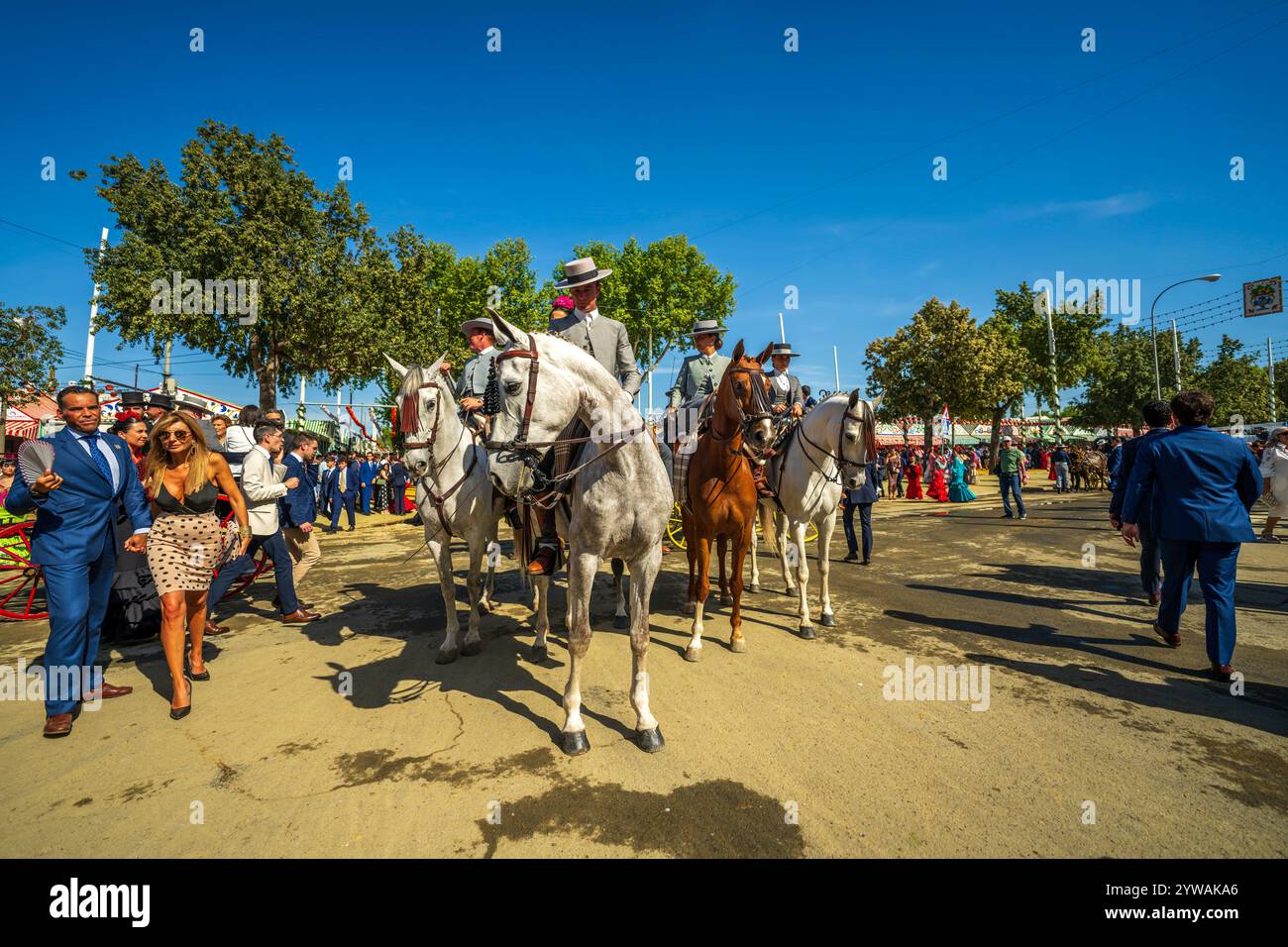 Sevilla Panoramablick auf die Aprilmesse mit Reitreitern, Unterhaltung. Festival des spanischen Kulturerbes in Sevilla, Spanien, bekannt als Sevilla Feria Stockfoto