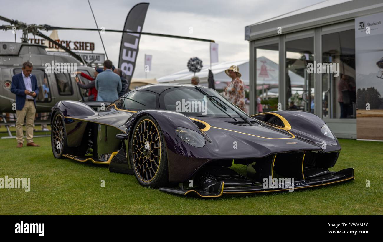 2024 Aston Martin Valkyrie auf der Salon Privé Concours d’Elégance Motorshow im Blenheim Palace. Stockfoto