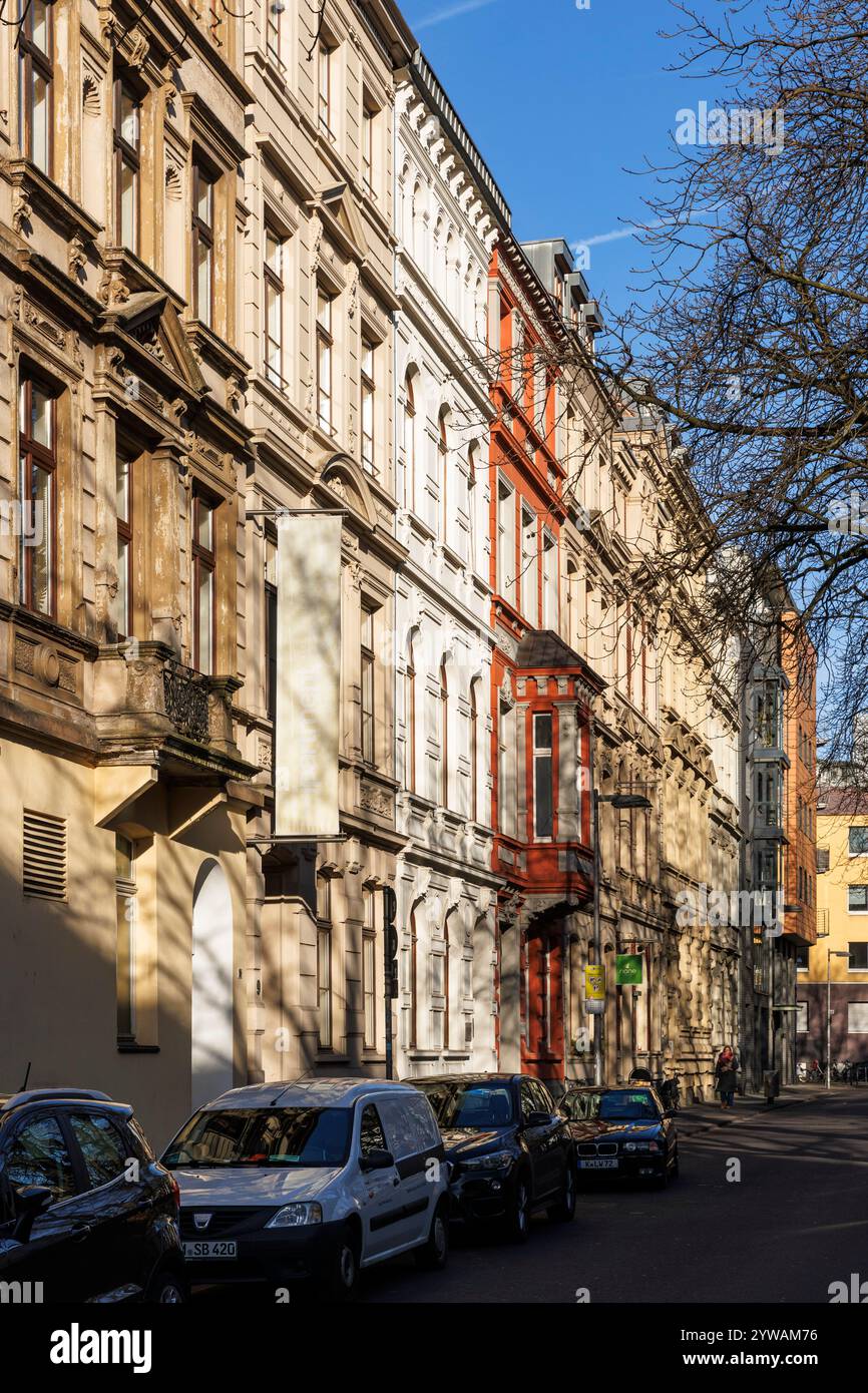 Wohnhaus am Hildebold-Platz im friesischen Viertel Köln. Haeuser am Hildeboldplatz im Friesenviertel, Köln, Deutschland. Stockfoto