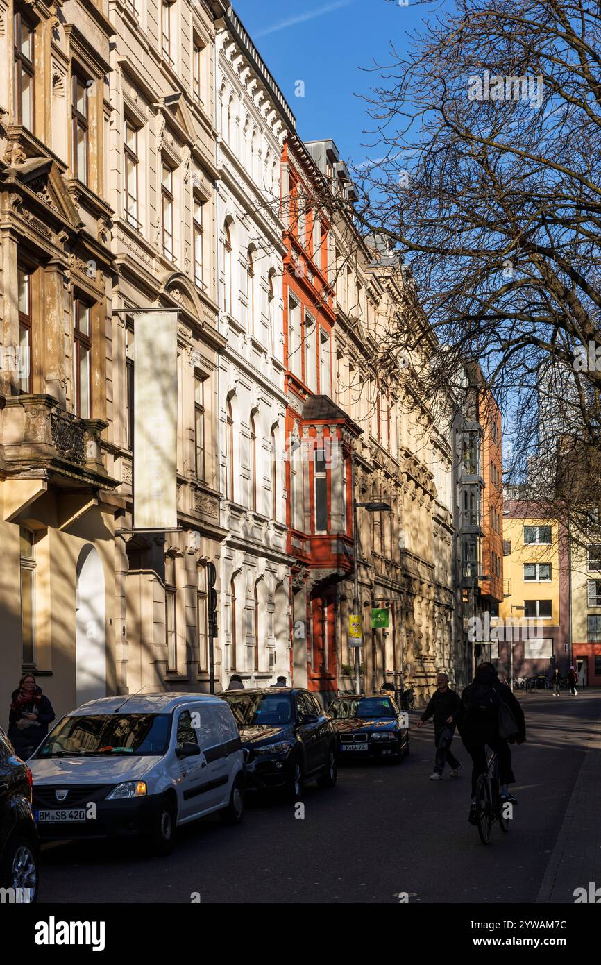 Wohnhaus am Hildebold-Platz im friesischen Viertel Köln. Haeuser am Hildeboldplatz im Friesenviertel, Köln, Deutschland. Stockfoto