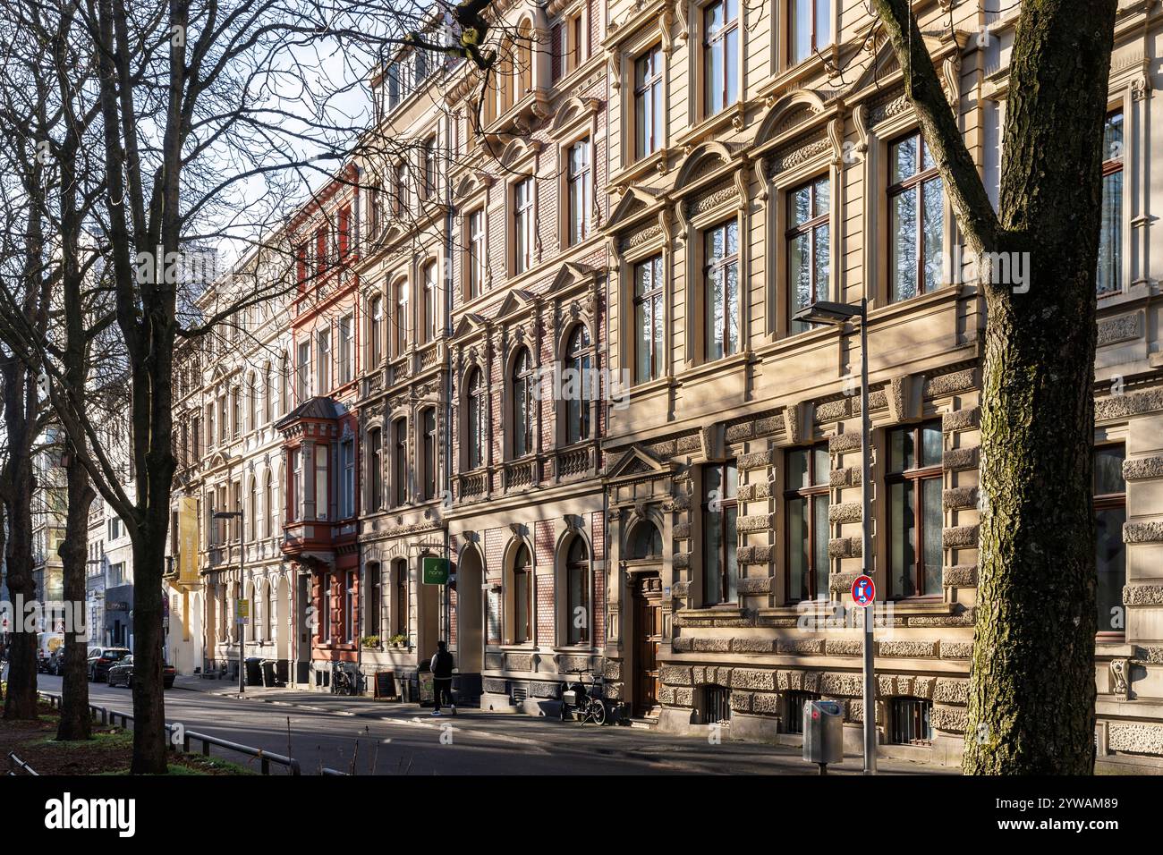 Wohnhaus am Hildebold-Platz im friesischen Viertel Köln. Haeuser am Hildeboldplatz im Friesenviertel, Köln, Deutschland. Stockfoto