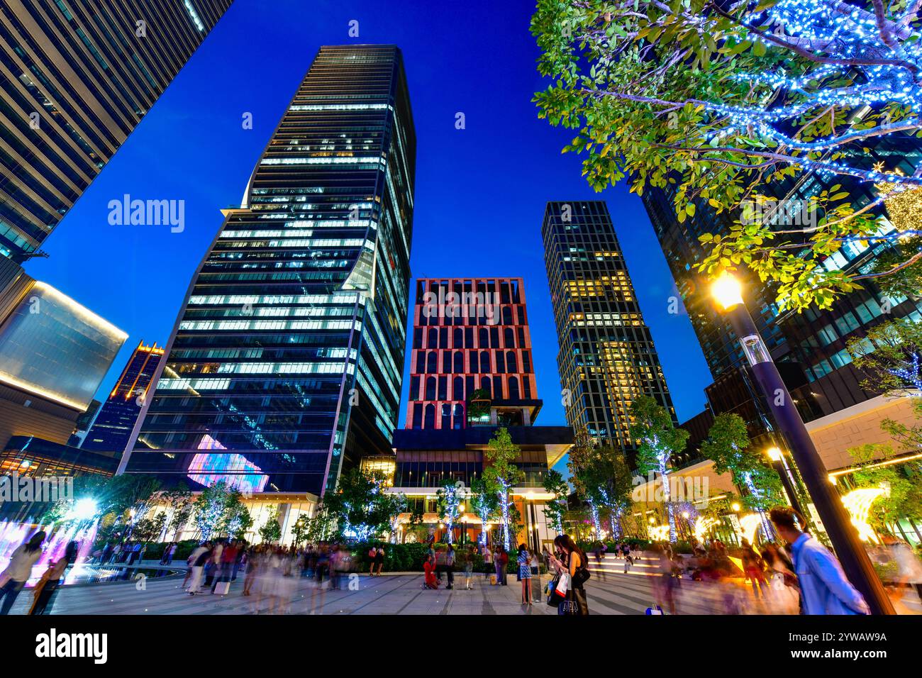 BANGKOK - 6. Dezember 2024 : One Bangkok, ein modernes Wohnimmobilienprojekt von Weltklasse, zusammen mit einem Hotel und IT-Geschäft, ist eine neue Wahrzeichen Stadt Stockfoto