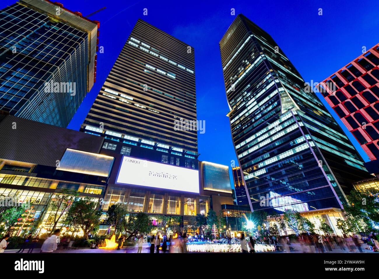 BANGKOK - 6. Dezember 2024 : One Bangkok, ein modernes Wohnimmobilienprojekt von Weltklasse, zusammen mit einem Hotel und IT-Geschäft, ist eine neue Wahrzeichen Stadt Stockfoto