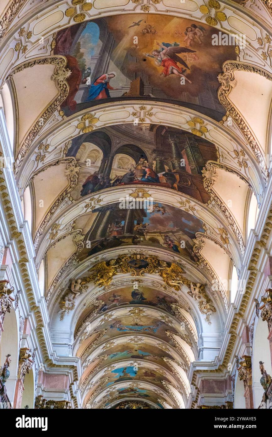 Kirche St. Jakob innen, Prag, Tschechien. Stockfoto Kirche St. Jakob innen, Prag, Tschechien. Stockfoto