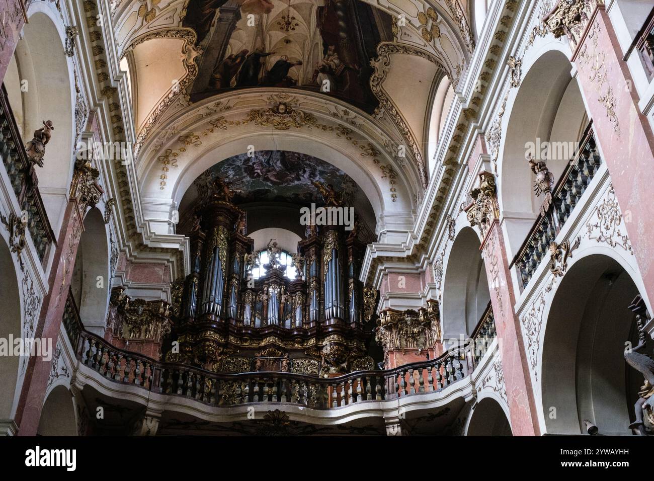 Pfeifenorgel, Kirche des Heiligen Jakobsweges, Prag, Tschechien. Stockfoto Pfeifenorgel, Kirche des Heiligen Jakobsweges, Prag, Tschechien. Stockfoto