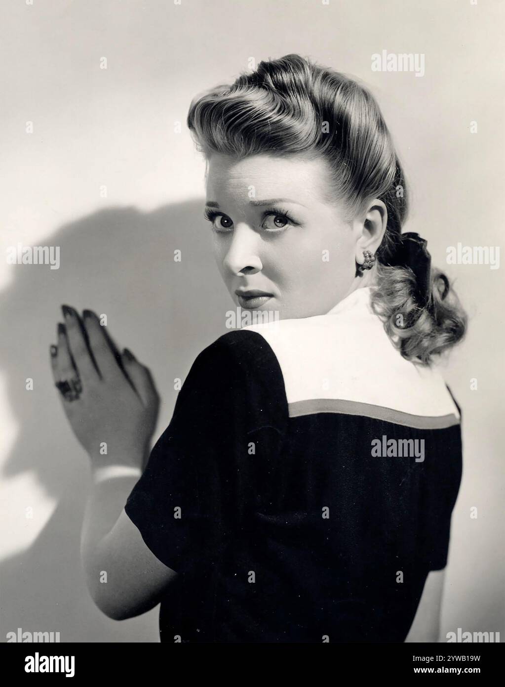 EVELYN ANKERS (1918–1985) anglo-amerikanische Filmschauspielerin um 1940 Stockfoto