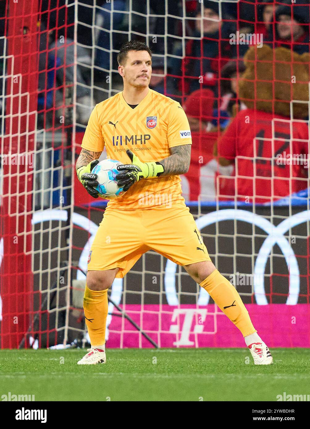 Kevin MÜLLER, Torhüter HDH 1 im Spiel FC BAYERN MÜNCHEN - 1. FC HEIDENHEIM 4-2 am 7. Dezember 2024 in München. Saison 2024/2025, 1.Bundesliga, FCB, München, Spieltag 13, 13.Spieltag Fotograf: Peter Schatz - DFL-VORSCHRIFTEN VERBIETEN JEDE VERWENDUNG VON FOTOGRAFIEN als BILDSEQUENZEN und/oder QUASI-VIDEO - Stockfoto