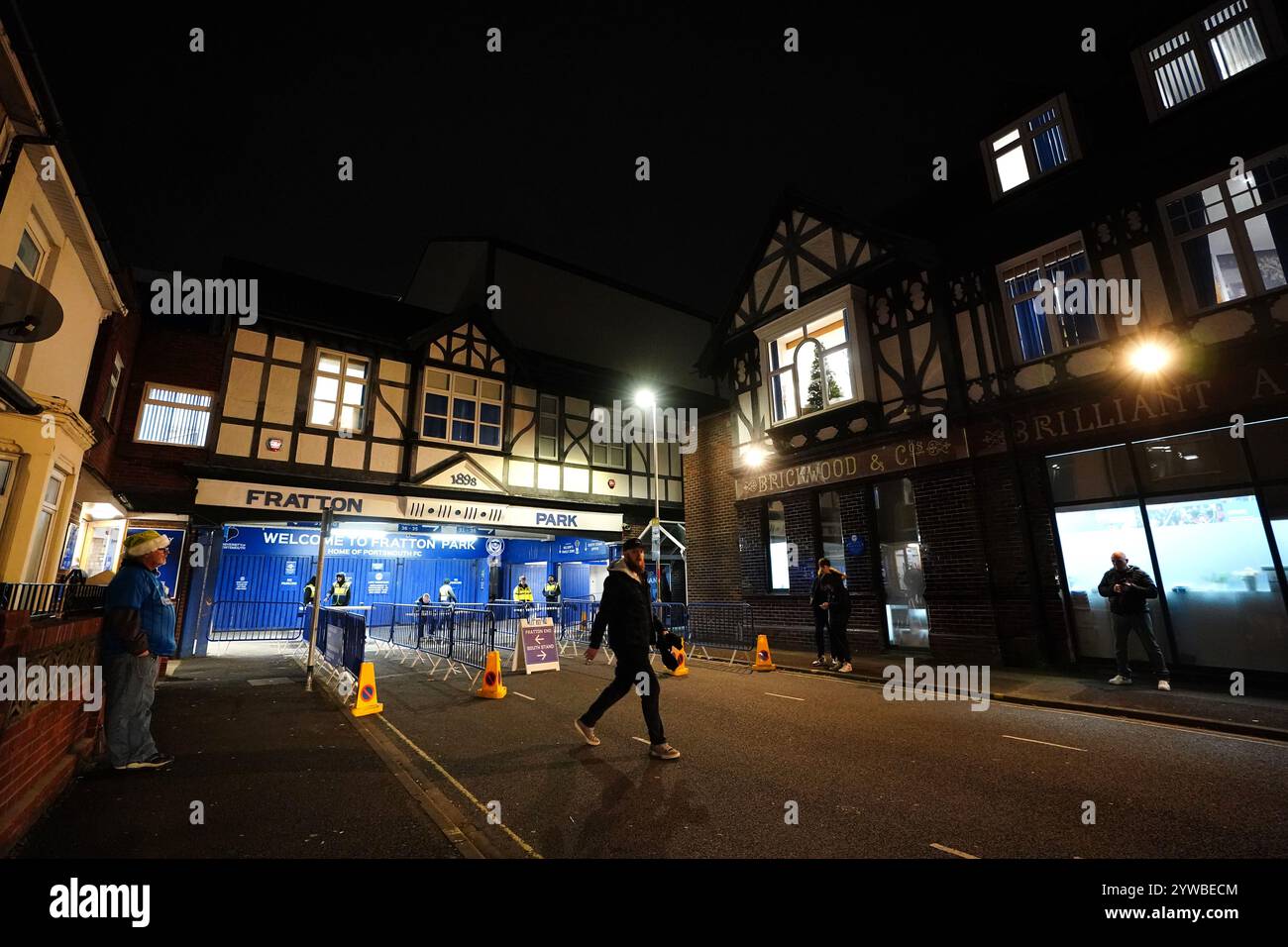 Ein allgemeiner Blick außerhalb des Bodens vor dem Sky Bet Championship Spiel in Fratton Park, Portsmouth. Bilddatum: Dienstag, 10. Dezember 2024. Stockfoto