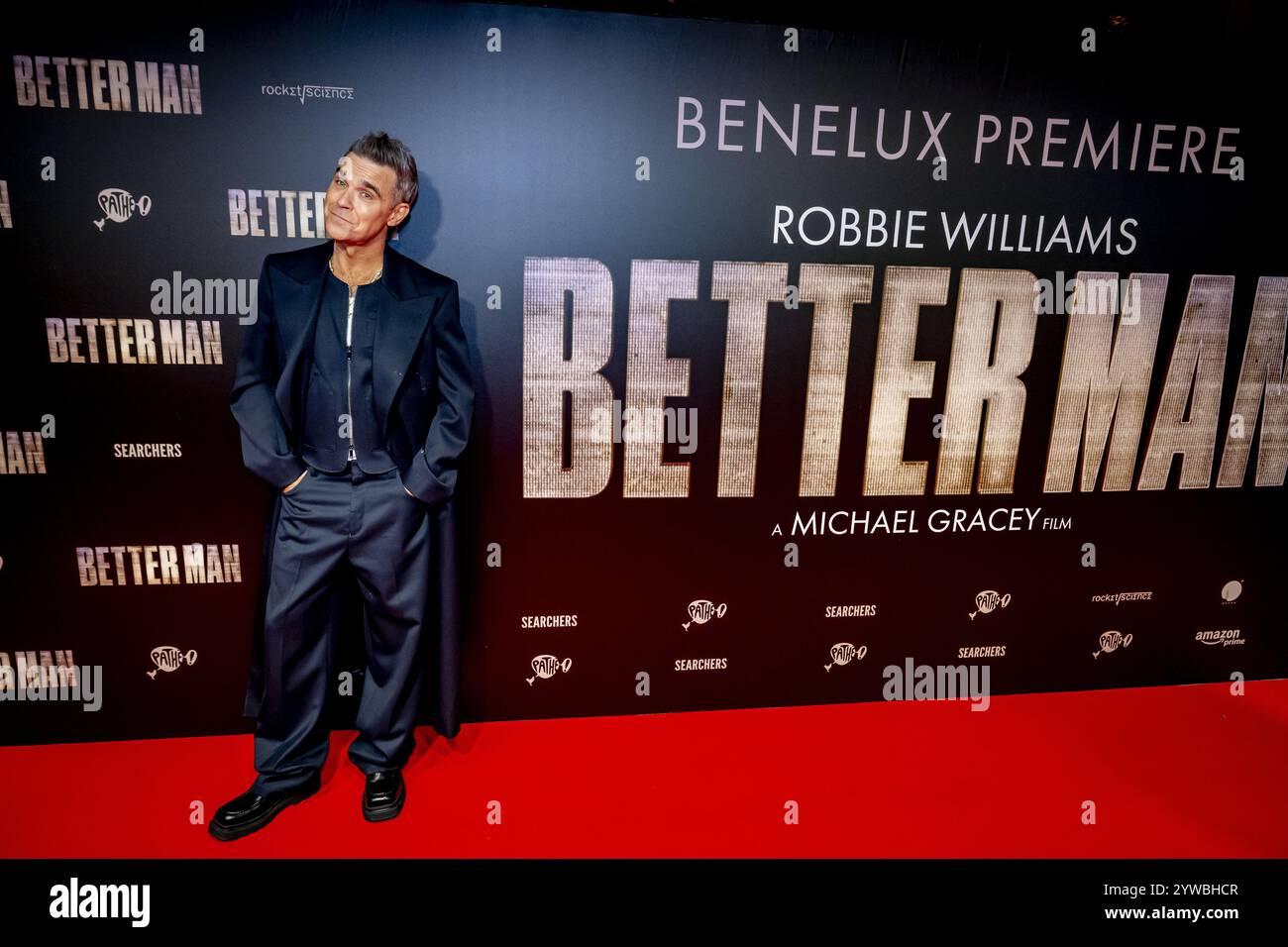 AMSTERDAM: Robbie Williams auf dem Teppich während der Premiere des Films Better man über Williams' Leben im Royal Theatre Tuschinski. ANP ROBIN UTRECHT niederlande raus - belgien raus Stockfoto