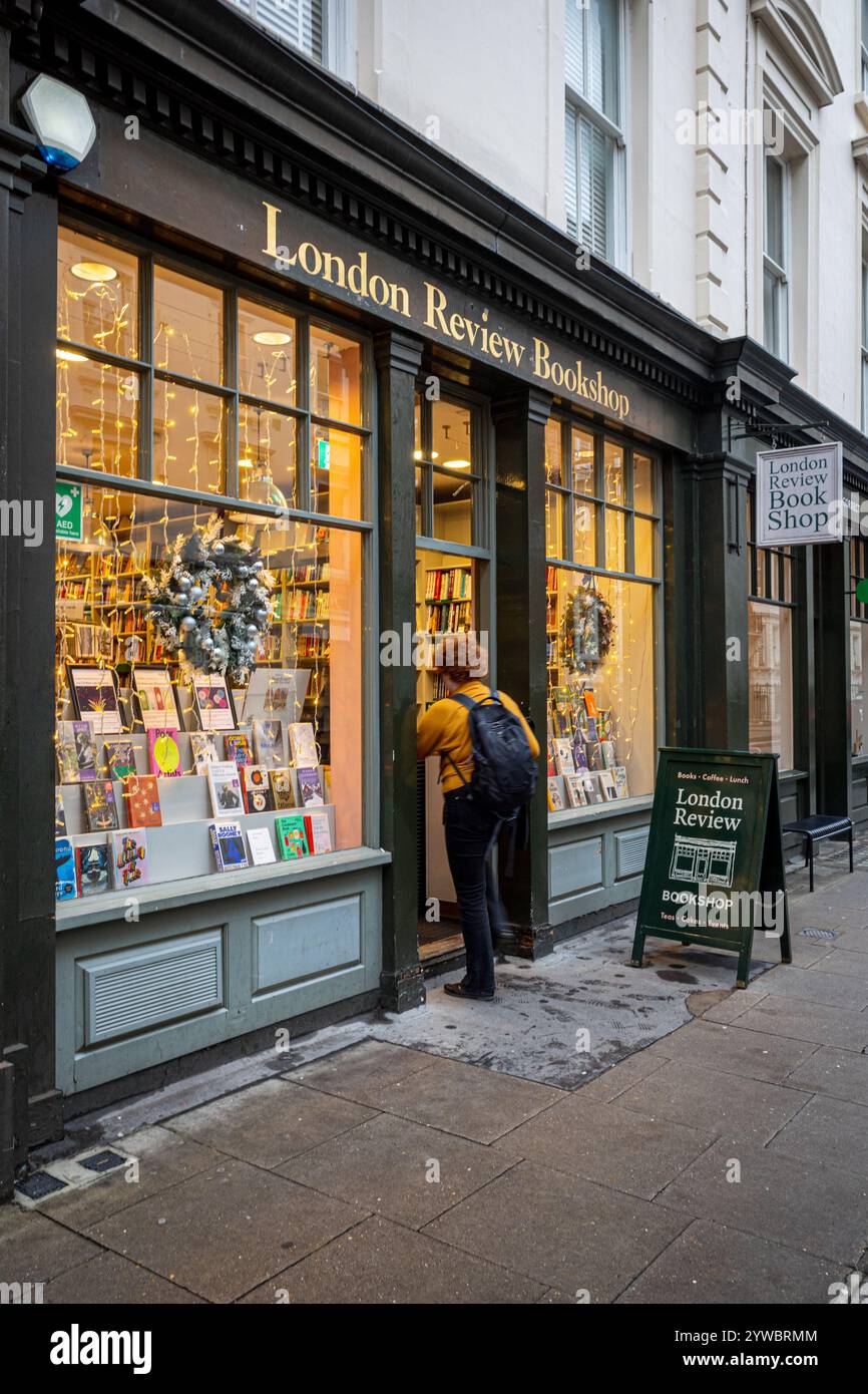 London Review Bookshop und Cake Shop / Cafe im 14 Bury Place Bloomsbury London - London Review of Books Bookstore. LRB Bookshop & Cafe London. Stockfoto