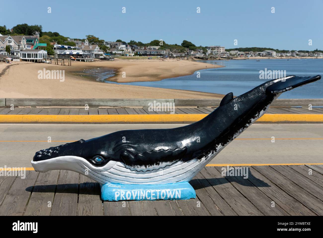 Provincetown Whale Display/Sculpute Entlang Der Wharf. Walbeobachtung ist eine sehr beliebte Touristenattraktion. Stockfoto