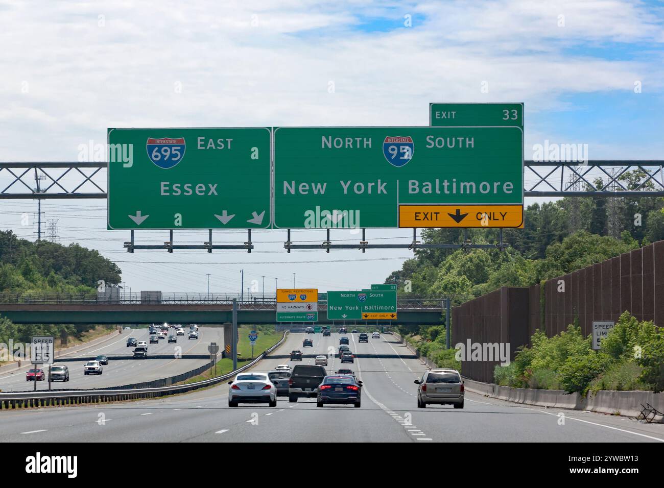 Wegweiser zur Abfahrt Baltimore entlang der Route 95 und Route 695 in Maryland, USA. Stockfoto