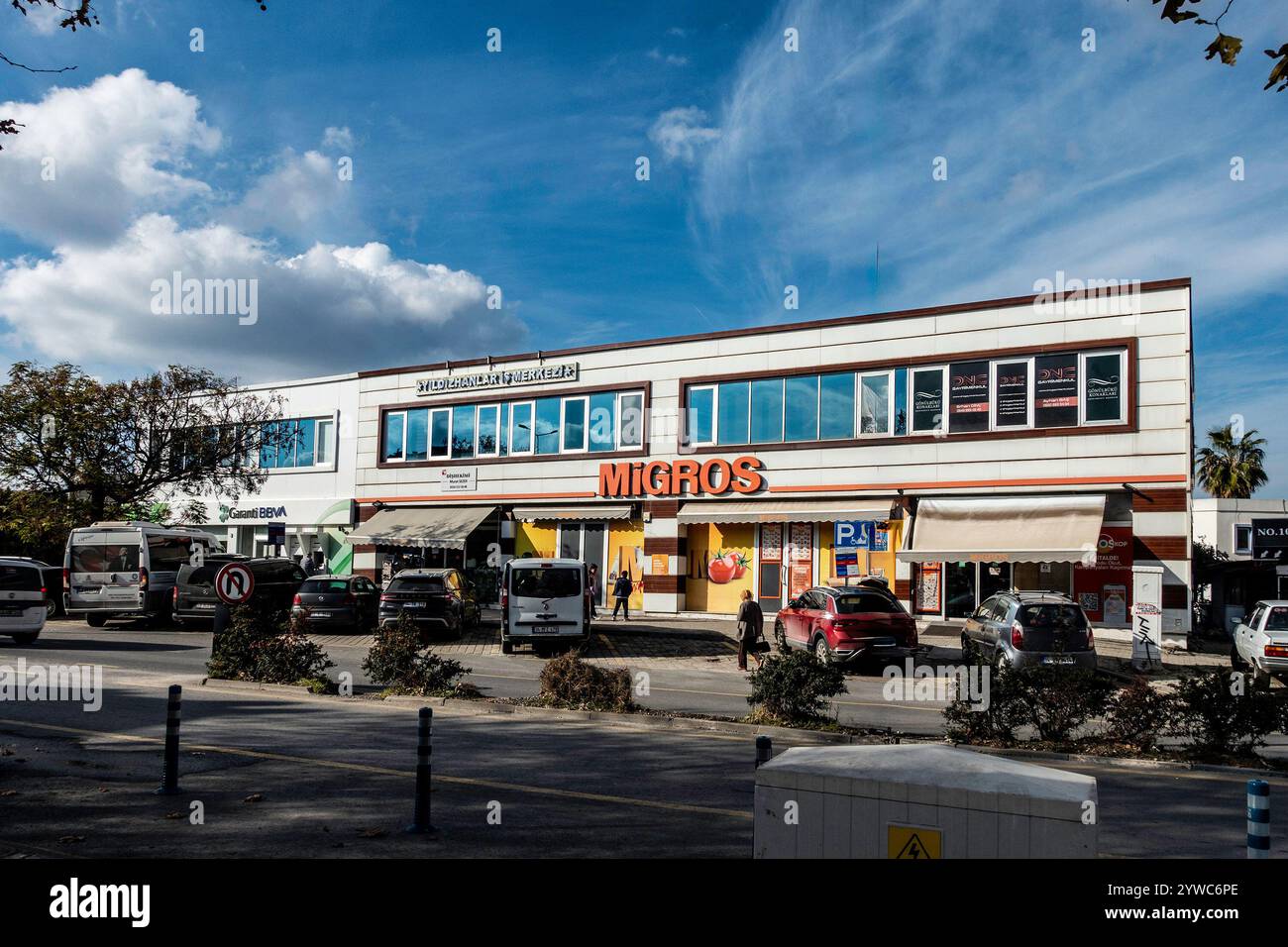 Eine Filiale der türkischen Supermarktkette Migros in Yalikavak, in der Nähe von Bodrum, Türkiye Stockfoto
