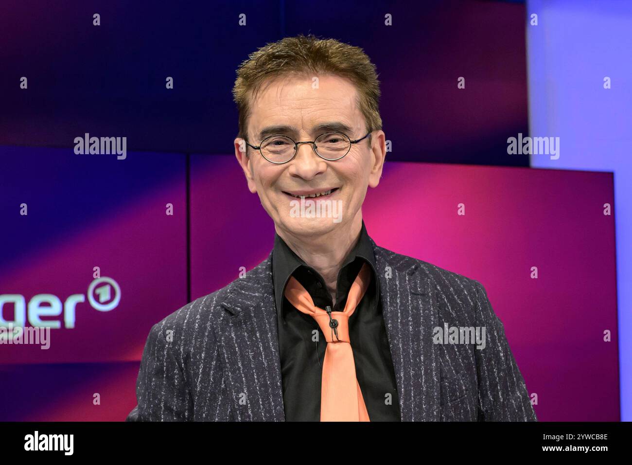 GER, Berlin, Studio, zu Gast bei - maischberger, Polittalk, TV, Format, mit Moderatorin - Sandra Maischberger, das erste, aus Adlershof - am Studio 20, im Bild v.l.: Mathias Richling Kabarettist, 10.12.2024, *** DE, Berlin, Studio, Gast bei maischberger, Polittalk, TV, Format, mit Moderatorin Sandra Maischberger, das erste, aus Adlershof im Studio 20, im Bild für Mathias Richling Kabarettist, 10 12 2024, Copyright: HMBxMedia/UwexKoch Stockfoto