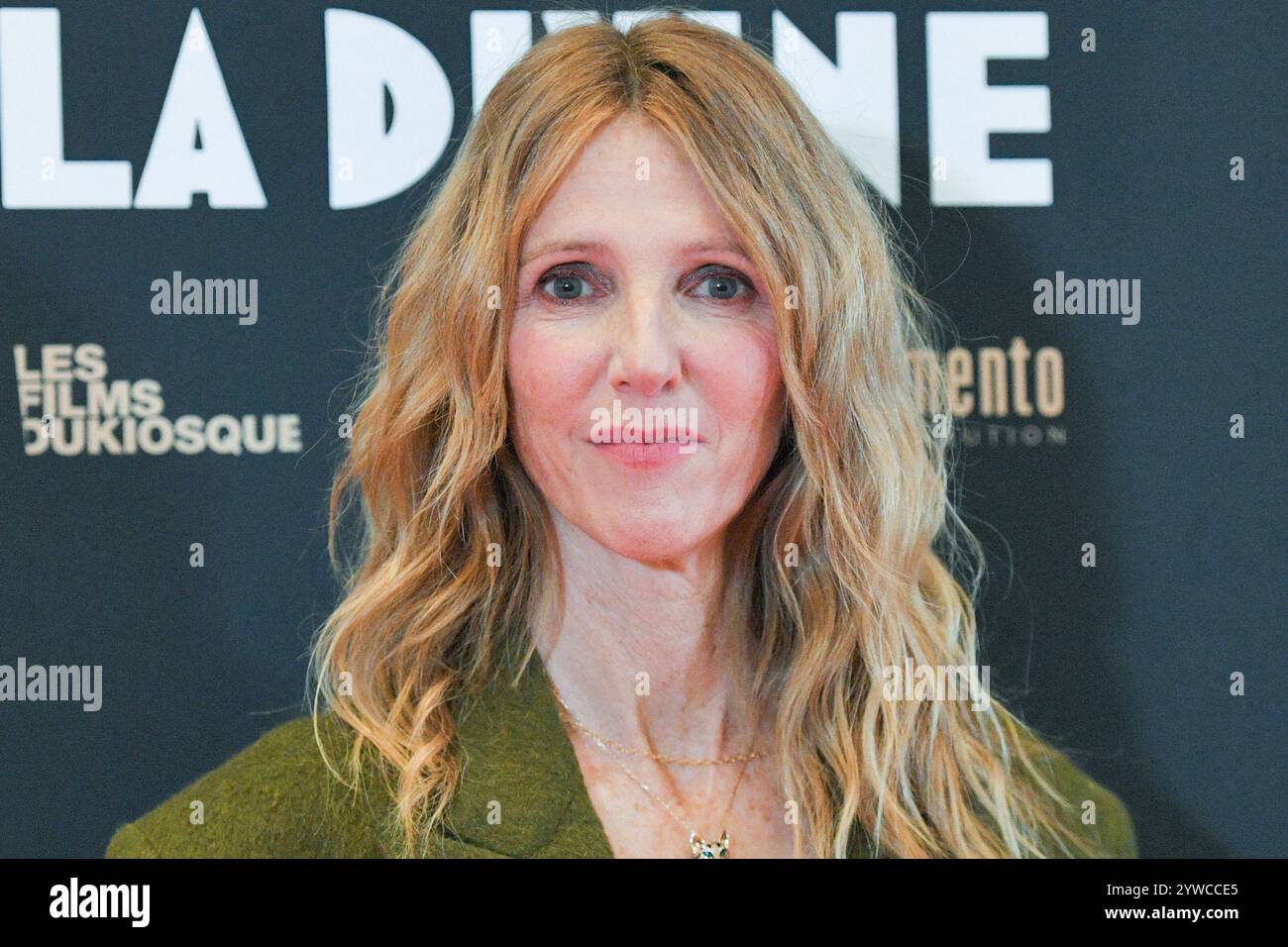 Paris, Frankreich. Dezember 2024. Sandrine Kiberlain besuchte die Sarah Bernhardt, La Divine Premiere im Pathe Palace Cinema in Paris, Frankreich am 10. Dezember 2024. Foto: Aurore Marechal/ABACAPRESS. COM Credit: Abaca Press/Alamy Live News Stockfoto