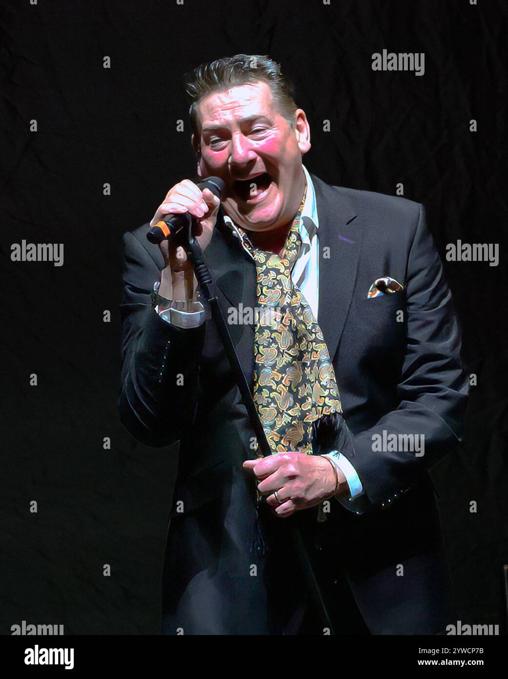 Nottingham, Vereinigtes Königreich, Motorpoint Arena. 10. Dezember 2024. Veranstaltung: ÒCulture ClubÓ unterstützt ÒTony HadleyÓ von ÒHeaven 17Ó. Im Bild: Tony Hadley Credit: Mark Dunn/Alamy Live News Stockfoto