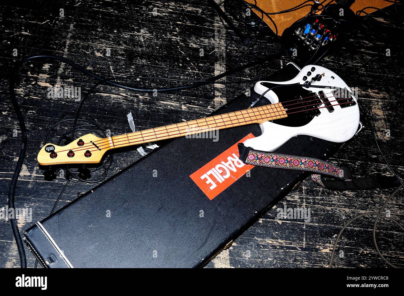 Musik, Live, Show, Bassgitarre, Foto Kazimierz Jurewicz, Musikkopie rechts, Musikgeschäft, Musikindustrie, Mosic Events Stockfoto
