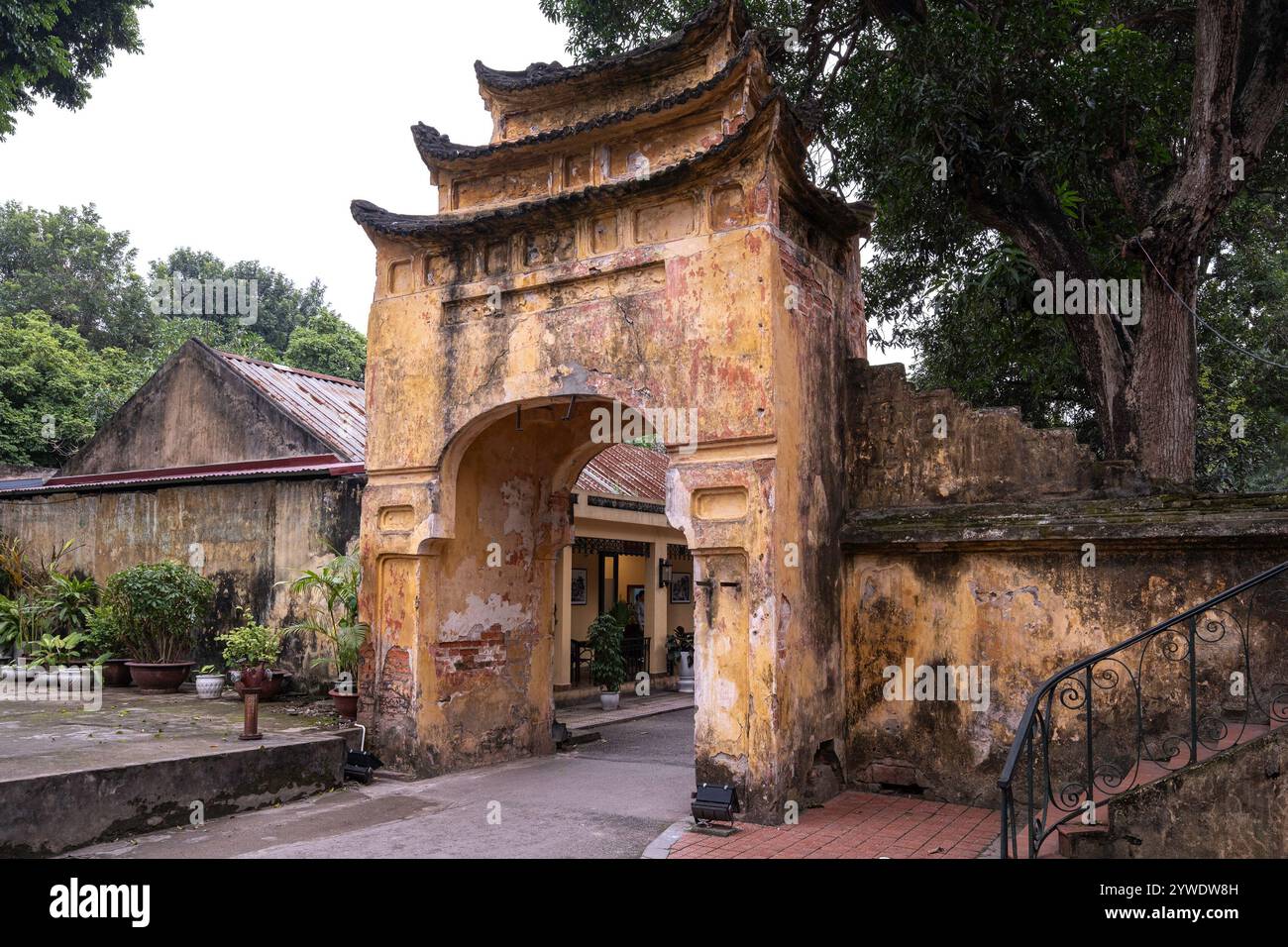 Vietnam, Hanoi, 07.02.2024, Citadelle imperiale , Kaiserliche Zitadelle, Architektur, alte Tür, Thang Long, Foto von Jean-Yves Bardin Stockfoto