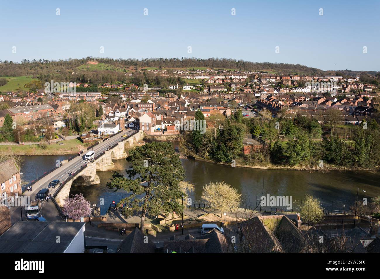 Severn Bridge (Bridge Street, B4363), Bridgnorth, Shropshire, 15-03-2017. Blick auf den Fluss Severn vom Castle Walk, High Town. Stockfoto