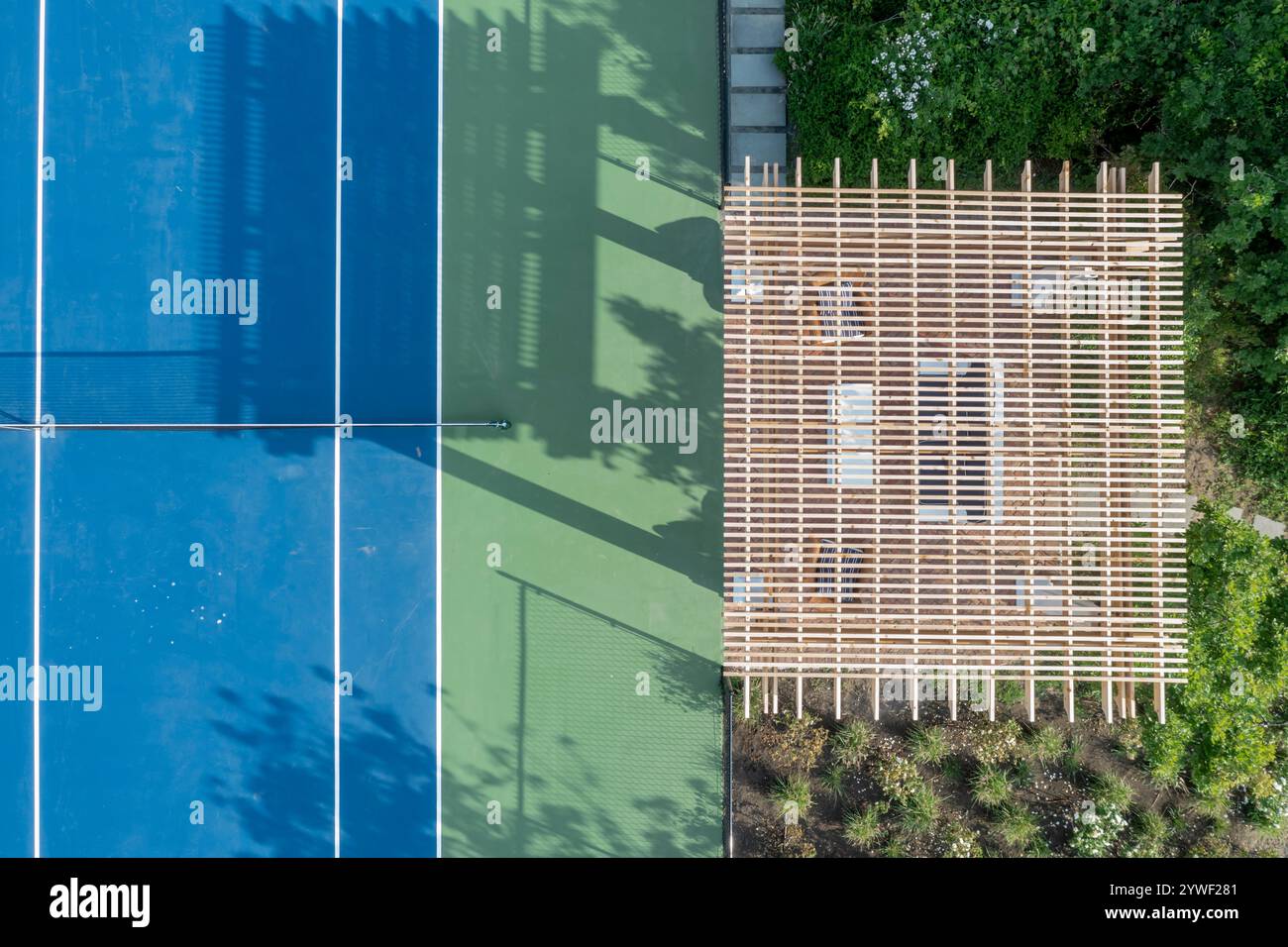 Luftdetails einer Pavillon und eines Tennisplatzes Stockfoto