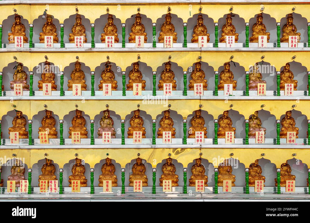Figuren der Göttin Guanyin im chinesischen Tempel, bekannt als Kek Lok Si Tempel in Penang, Malaysia. Stockfoto